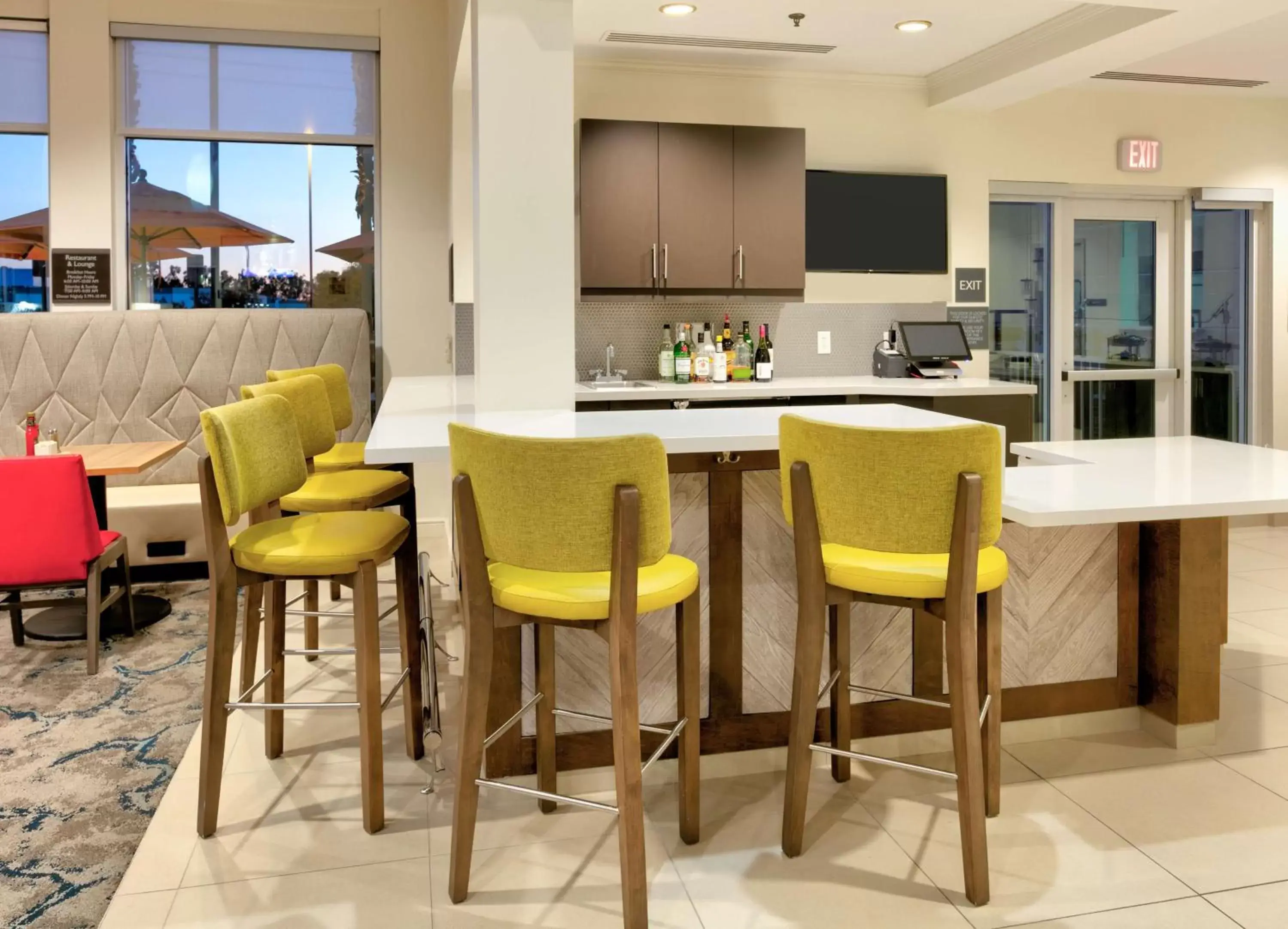 Lounge or bar in Hilton Garden Inn Irvine East/Lake Forest Lounge or bar in Hilton Garden Inn Irvine East/Lake Forest