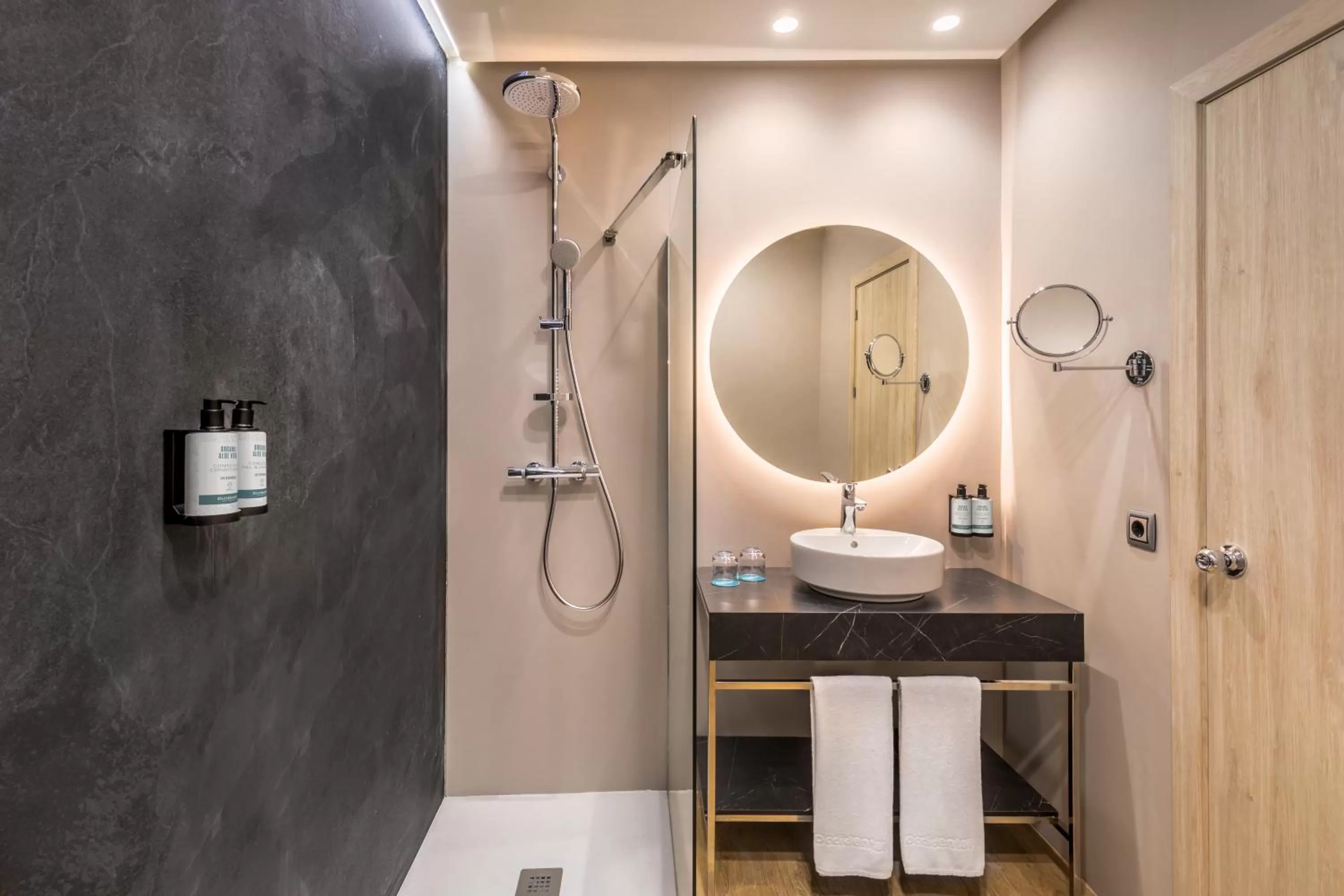 Bathroom in Occidental Sevilla Viapol