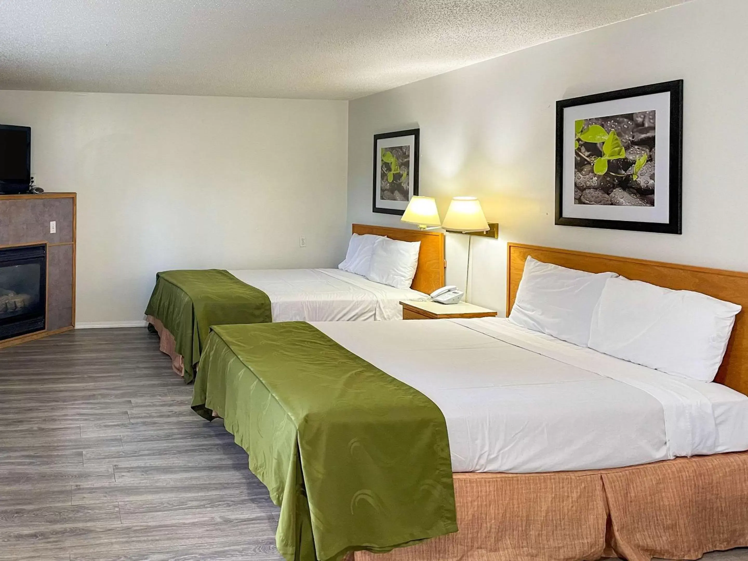 Bed in Rodeway Inn & Suites Omak - Okanogan