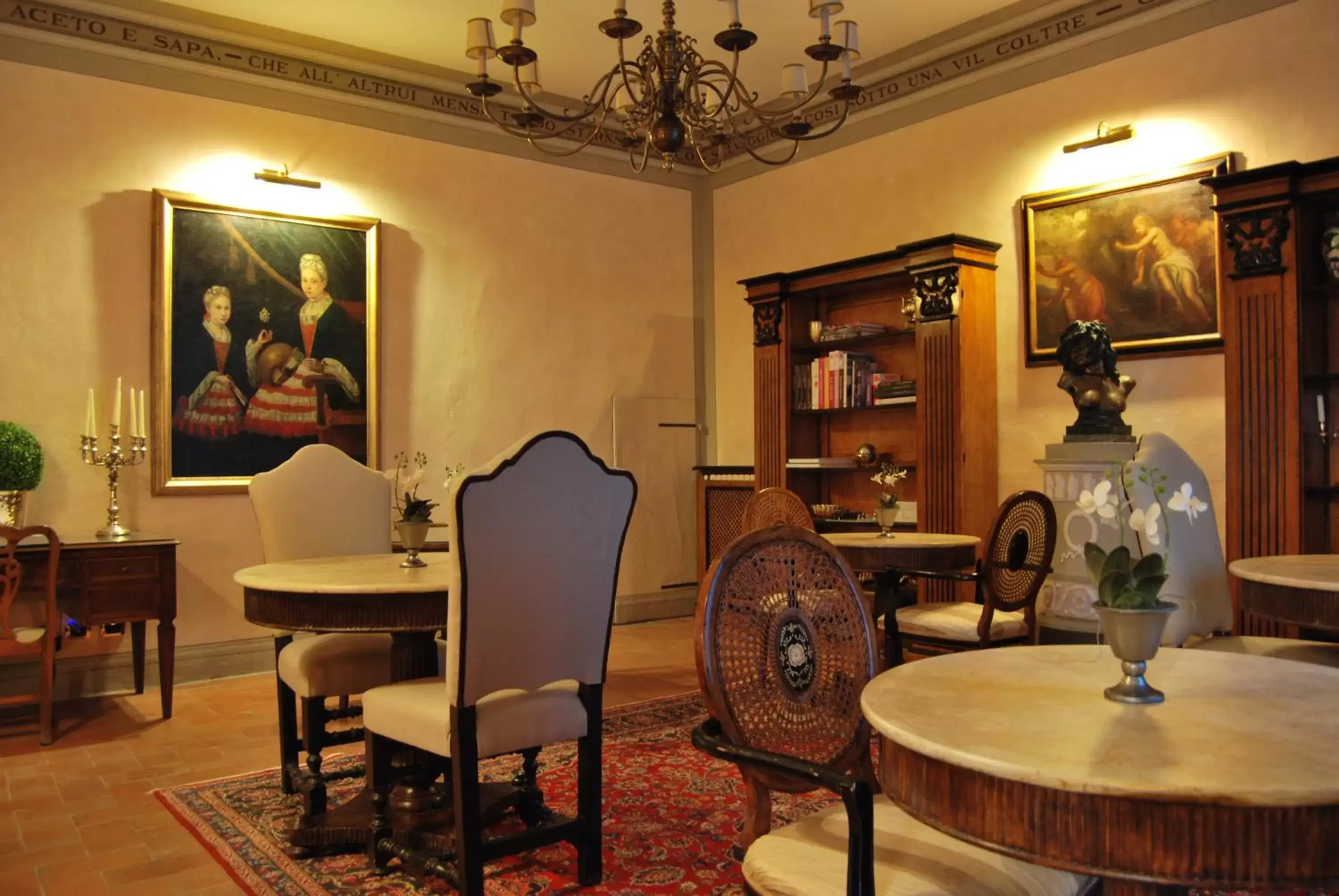 Lounge or bar, Dining Area in Villa Il Sasso - Dimora d'Epoca