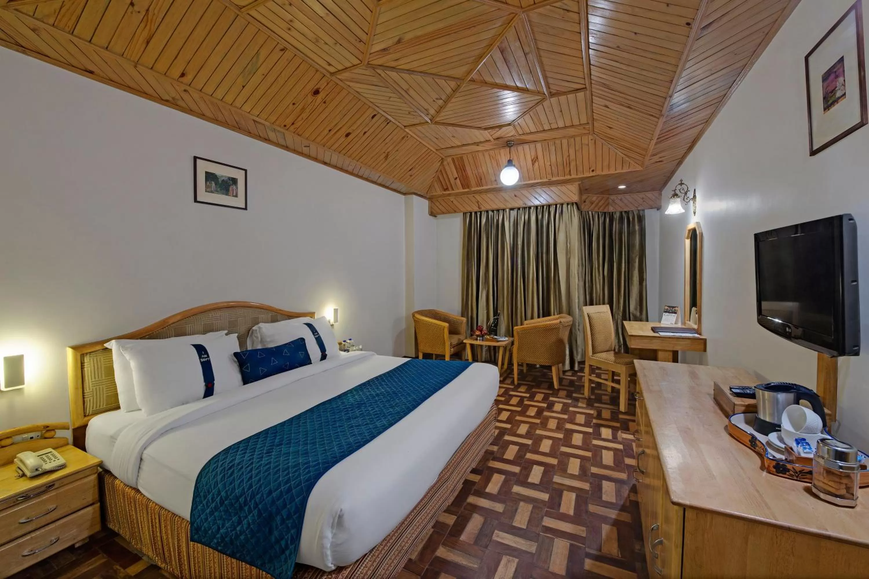 Bedroom, Bed in Bravia Hotel Manali Inn