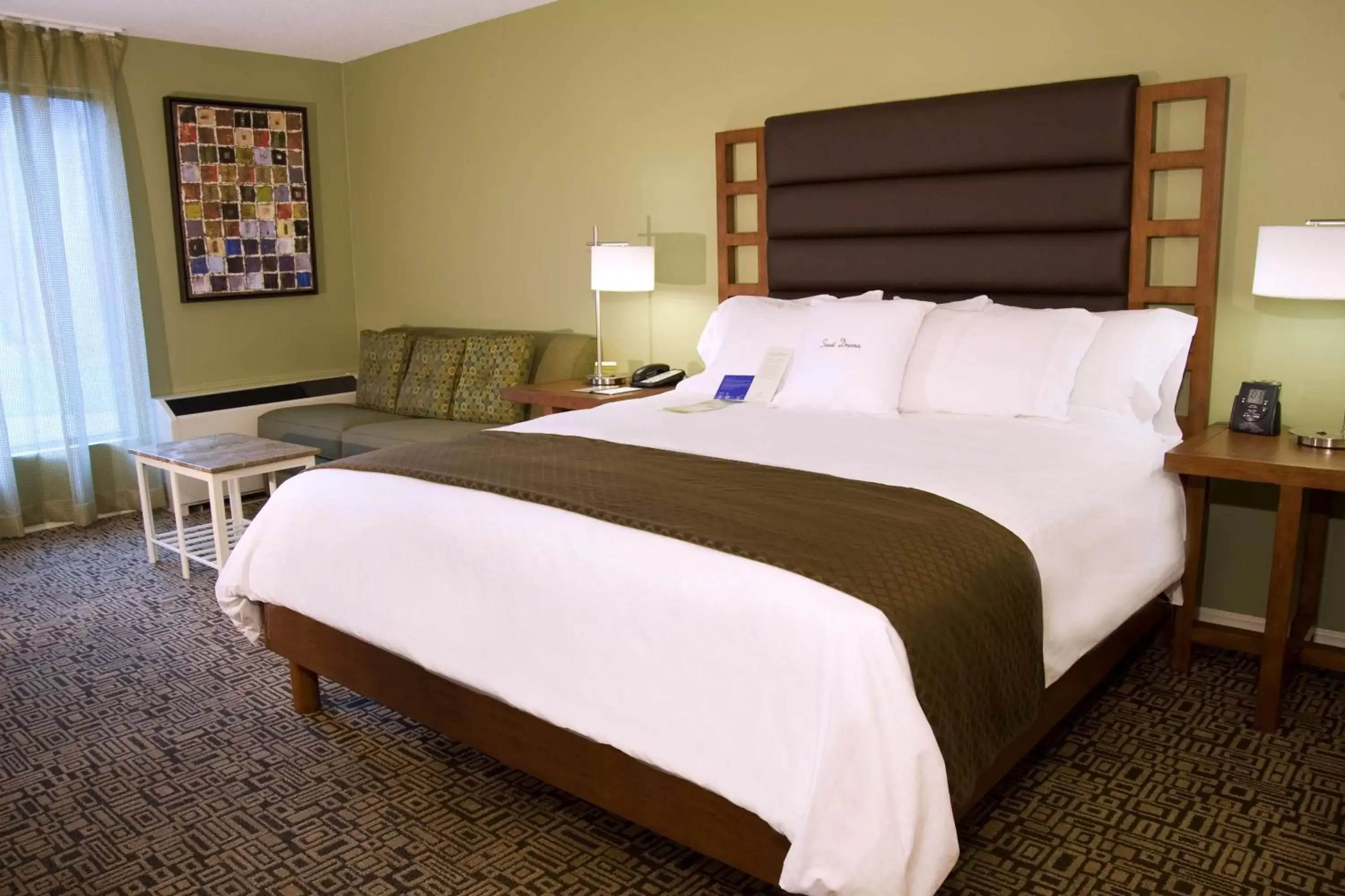 Bed in DoubleTree by Hilton Collinsville/St.Louis