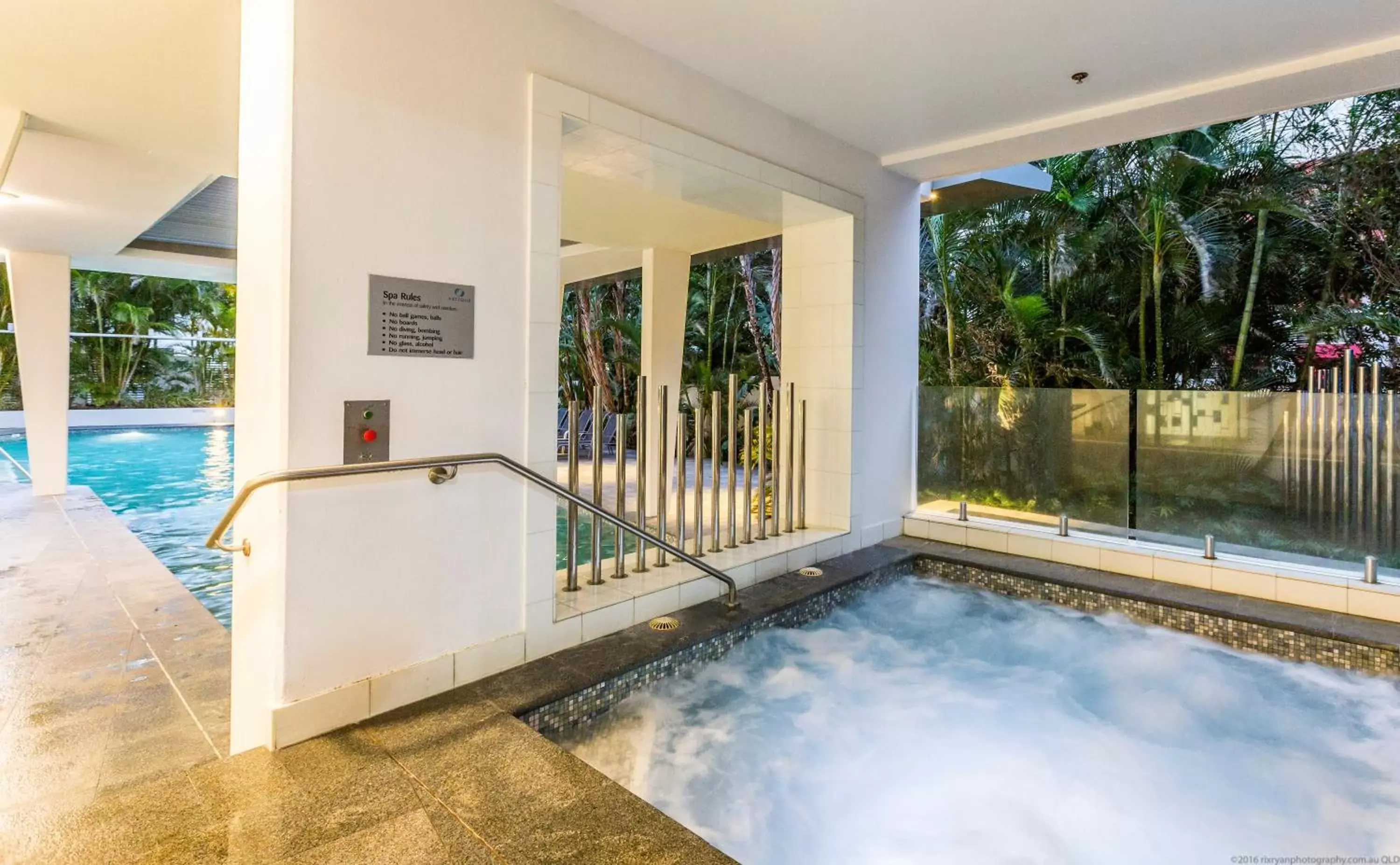 Spa and wellness centre/facilities, Swimming Pool in Artique Surfers Paradise - Official