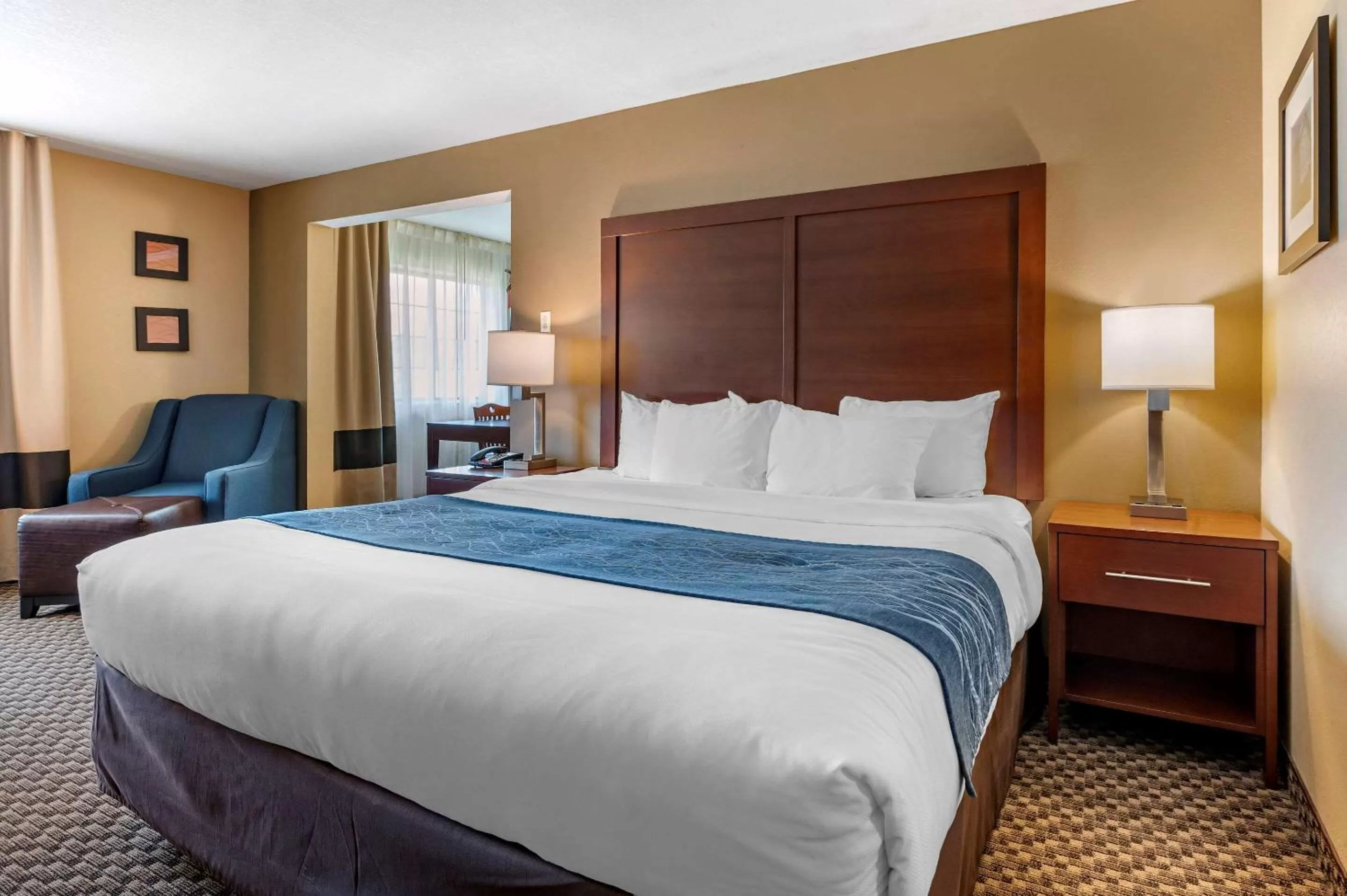 Photo of the whole room, Bed in Comfort Inn & Suites Napoleon