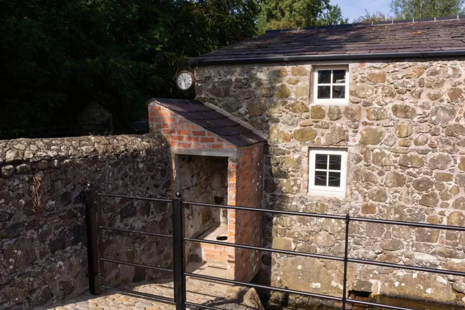 Nearby landmark, Property Building in Millbrae Lodges