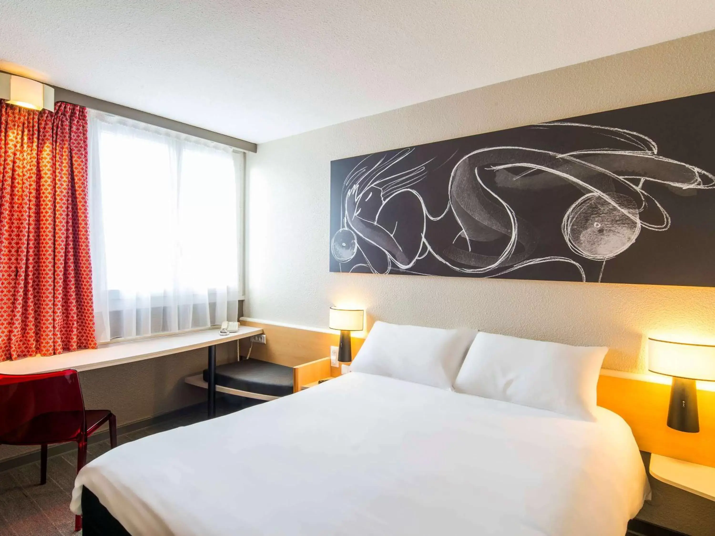 Photo of the whole room, Bed in ibis Tours Nord