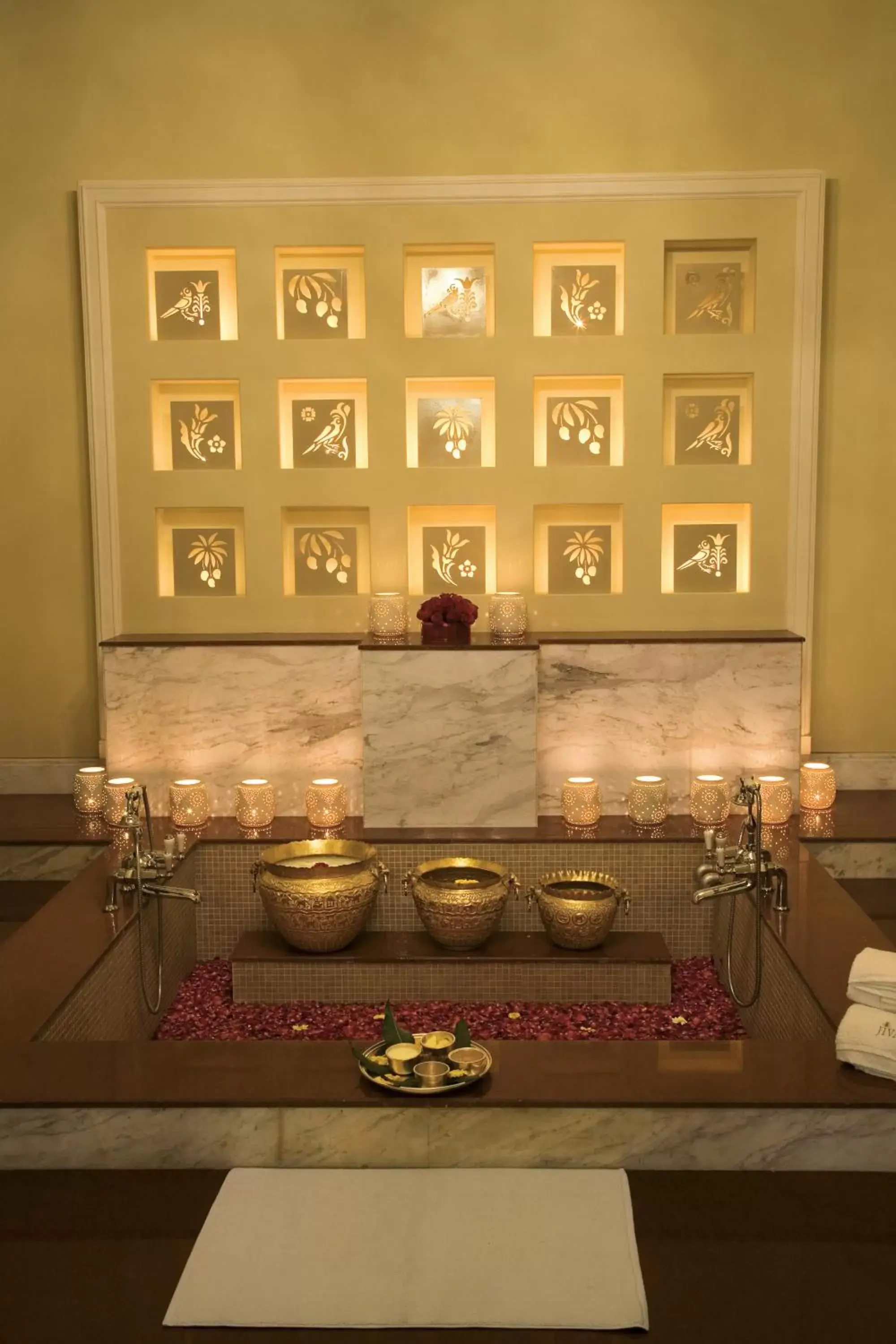 Hot Tub in Taj Nadesar Palace