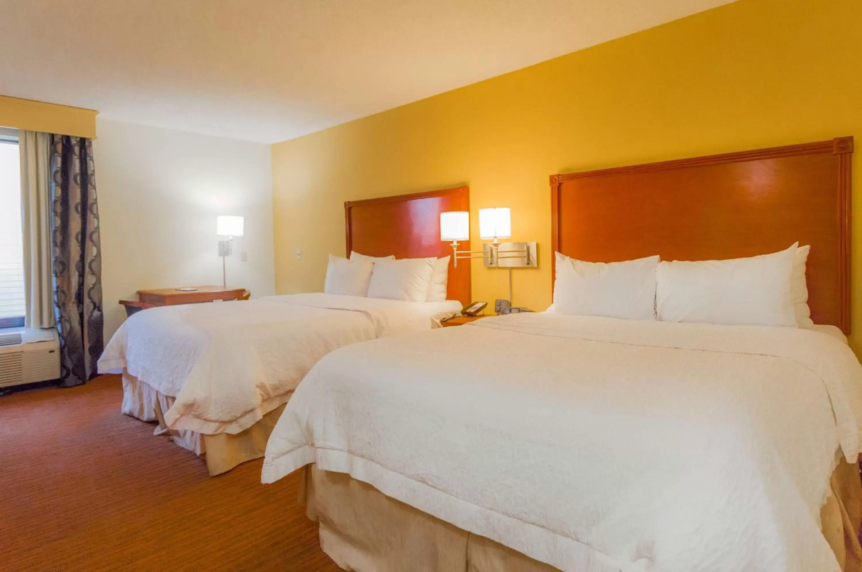 Bedroom, Bed in Hampton Inn & Suites St. Louis-Chesterfield