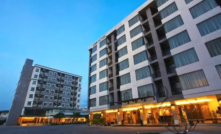 Facade/entrance in Leenova Hotel