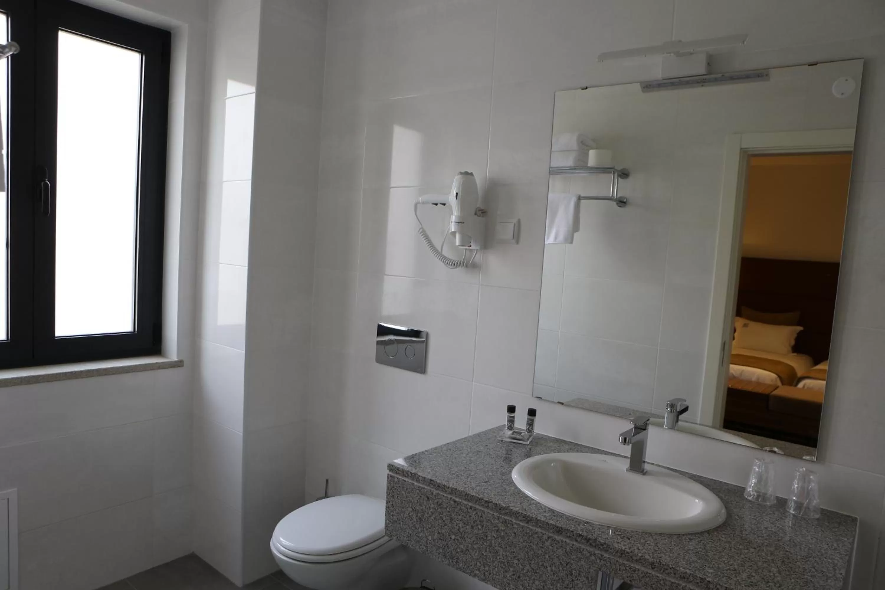 Toilet in Hotel Solar do Rebolo