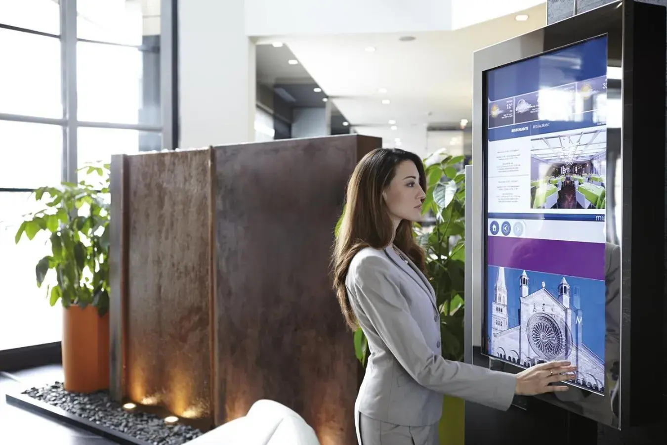 Lobby or reception in RMH MODENA DES ARTS Lobby or reception in RMH MODENA DES ARTS