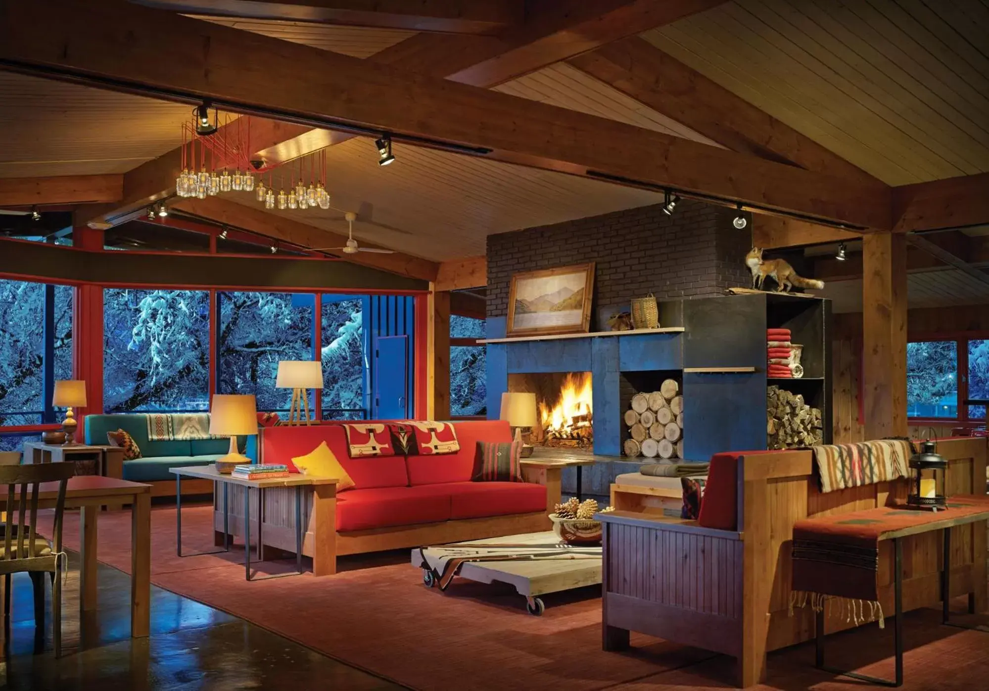 Communal lounge/ TV room in Lake House at High Peaks Resort