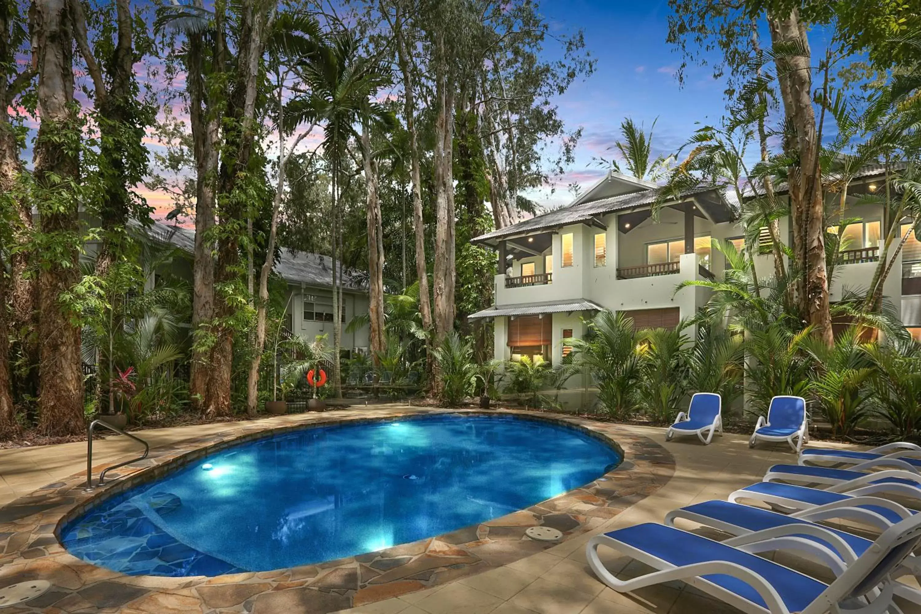 Swimming pool, Property Building in The Reef Retreat Palm Cove