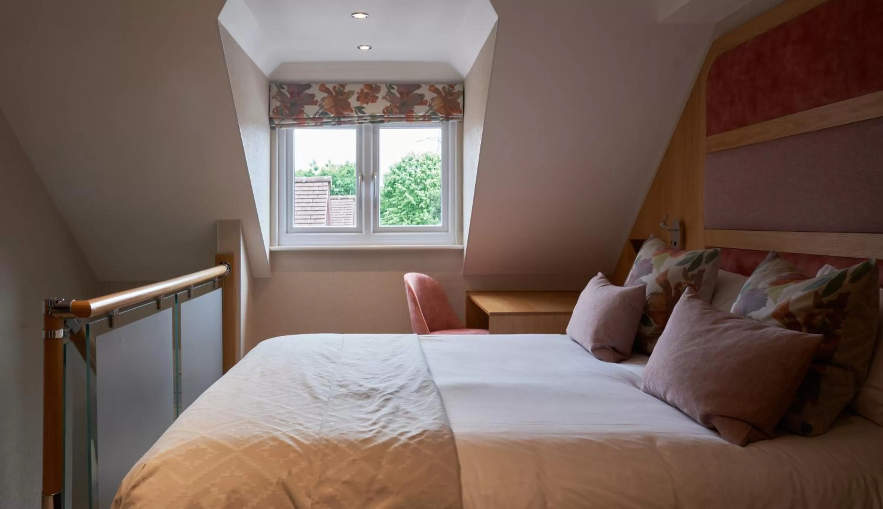 Bed in Fairlawns, Hotel And Spa