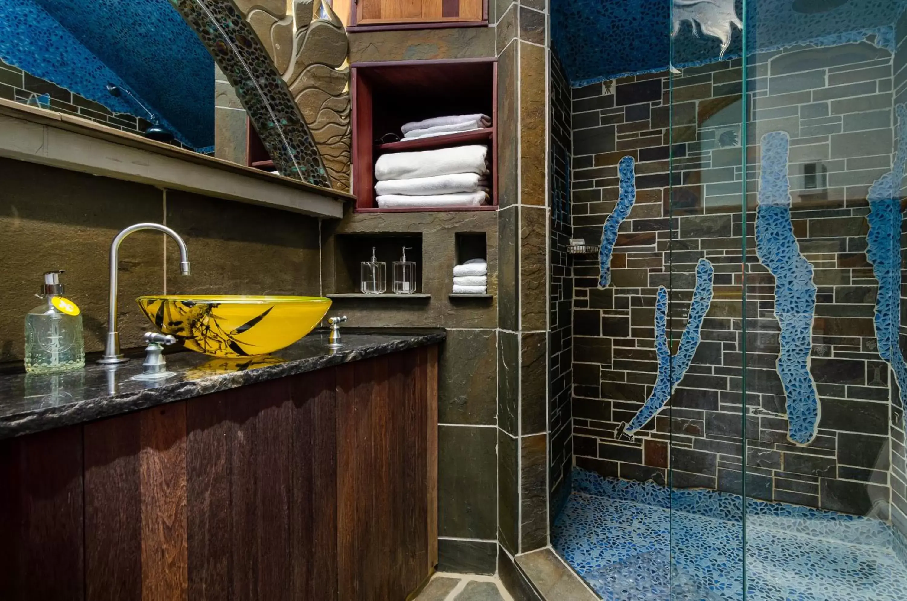 Shower, Bathroom in New Park Venue & Suites