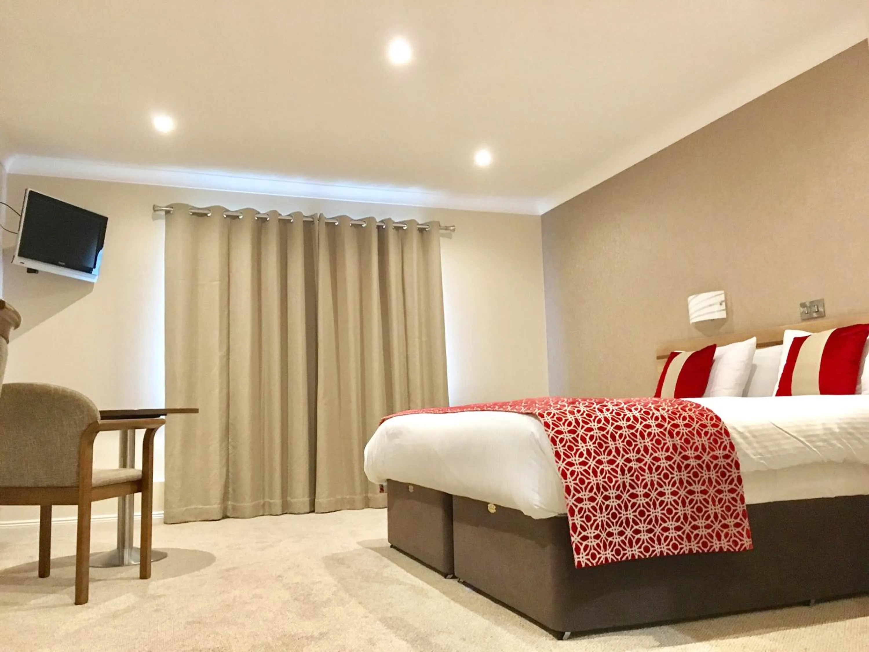 Bedroom, Bed in The Lodge Hotel