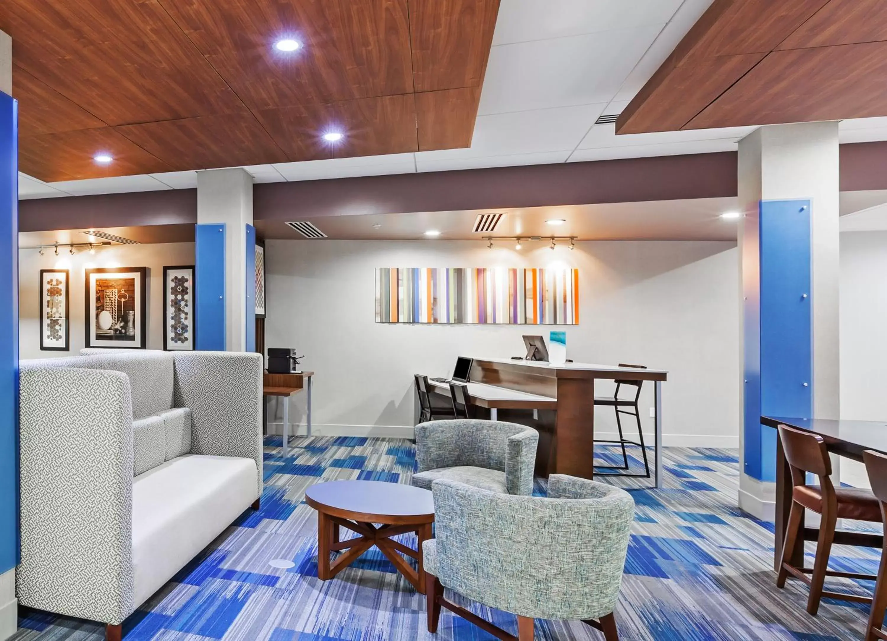 Property building in Holiday Inn Express & Suites Tulsa West - Sand Springs by IHG Property building in Holiday Inn Express & Suites Tulsa West - Sand Springs by IHG