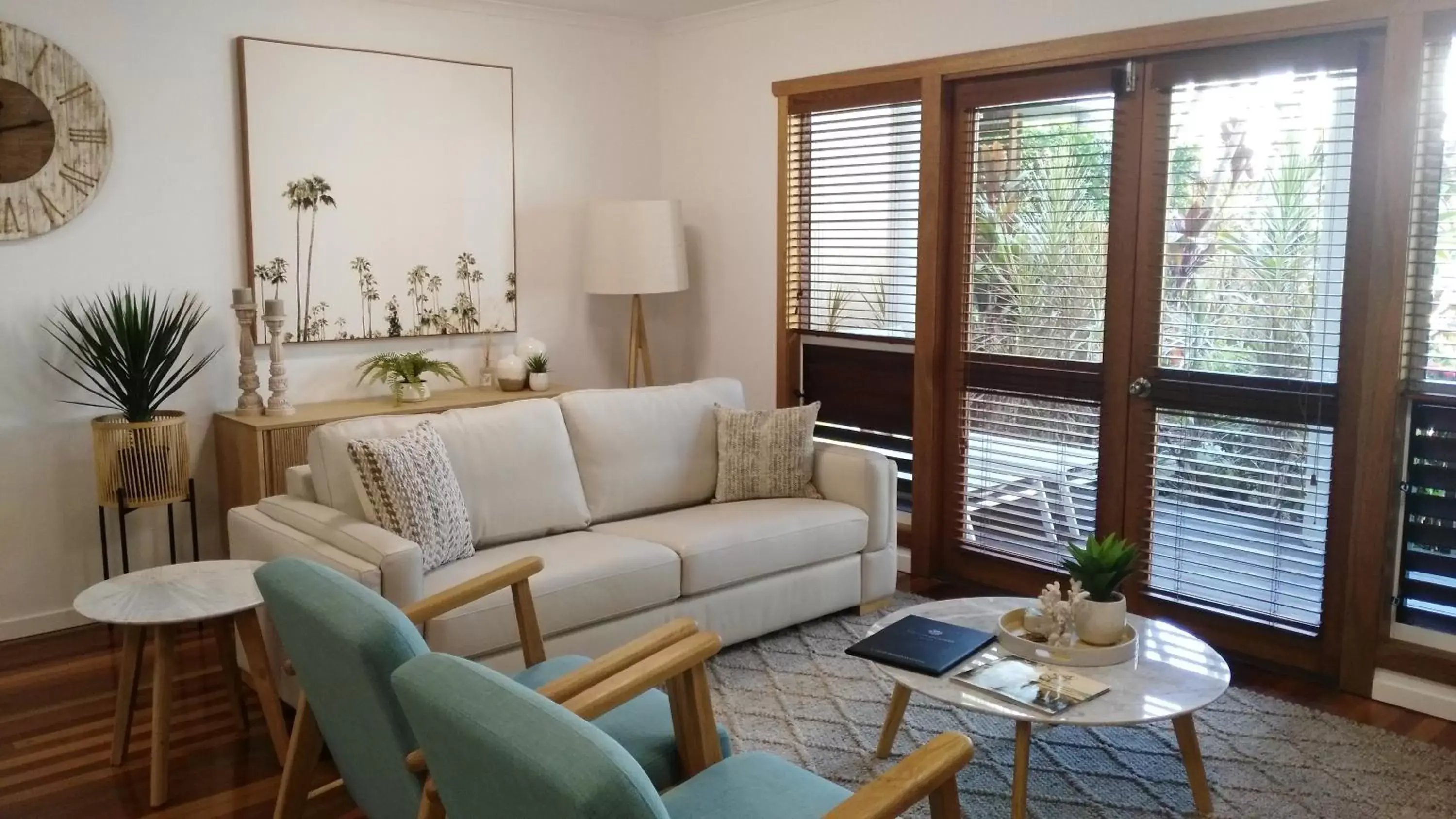 Living room in South Pacific Resort & Spa Noosa Living room in South Pacific Resort & Spa Noosa