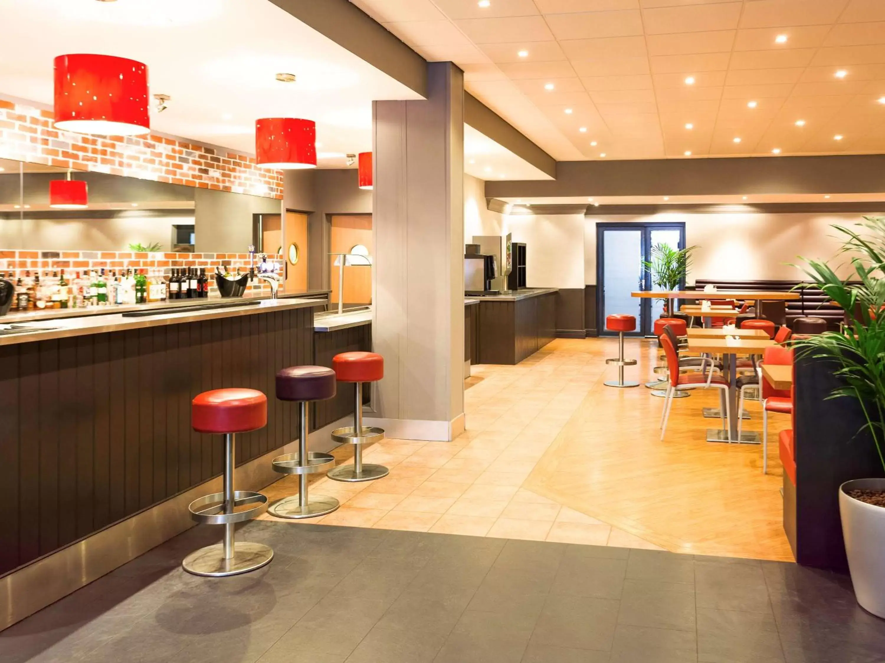 Restaurant/places to eat, Lounge/Bar in ibis Hotel Northampton Centre