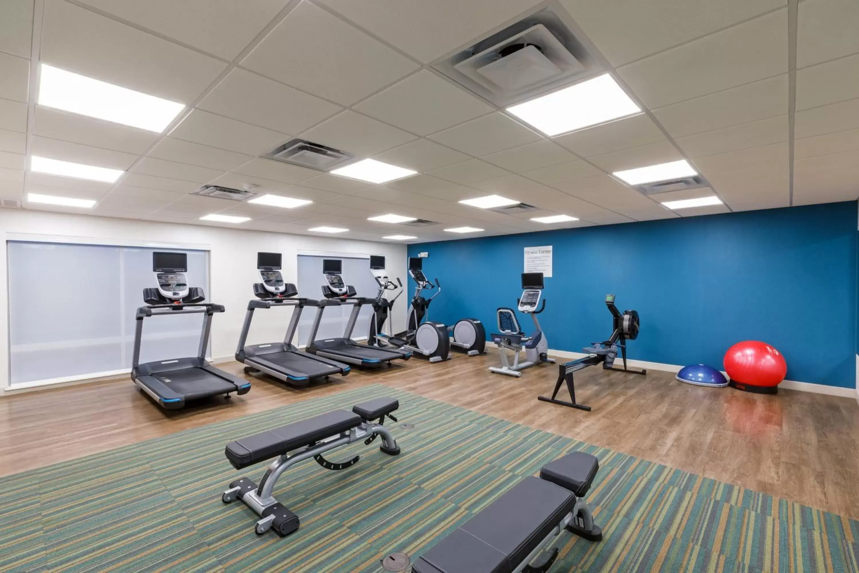 Fitness centre/facilities in Holiday Inn Express & Suites Purcell by IHG Fitness centre/facilities in Holiday Inn Express & Suites Purcell by IHG