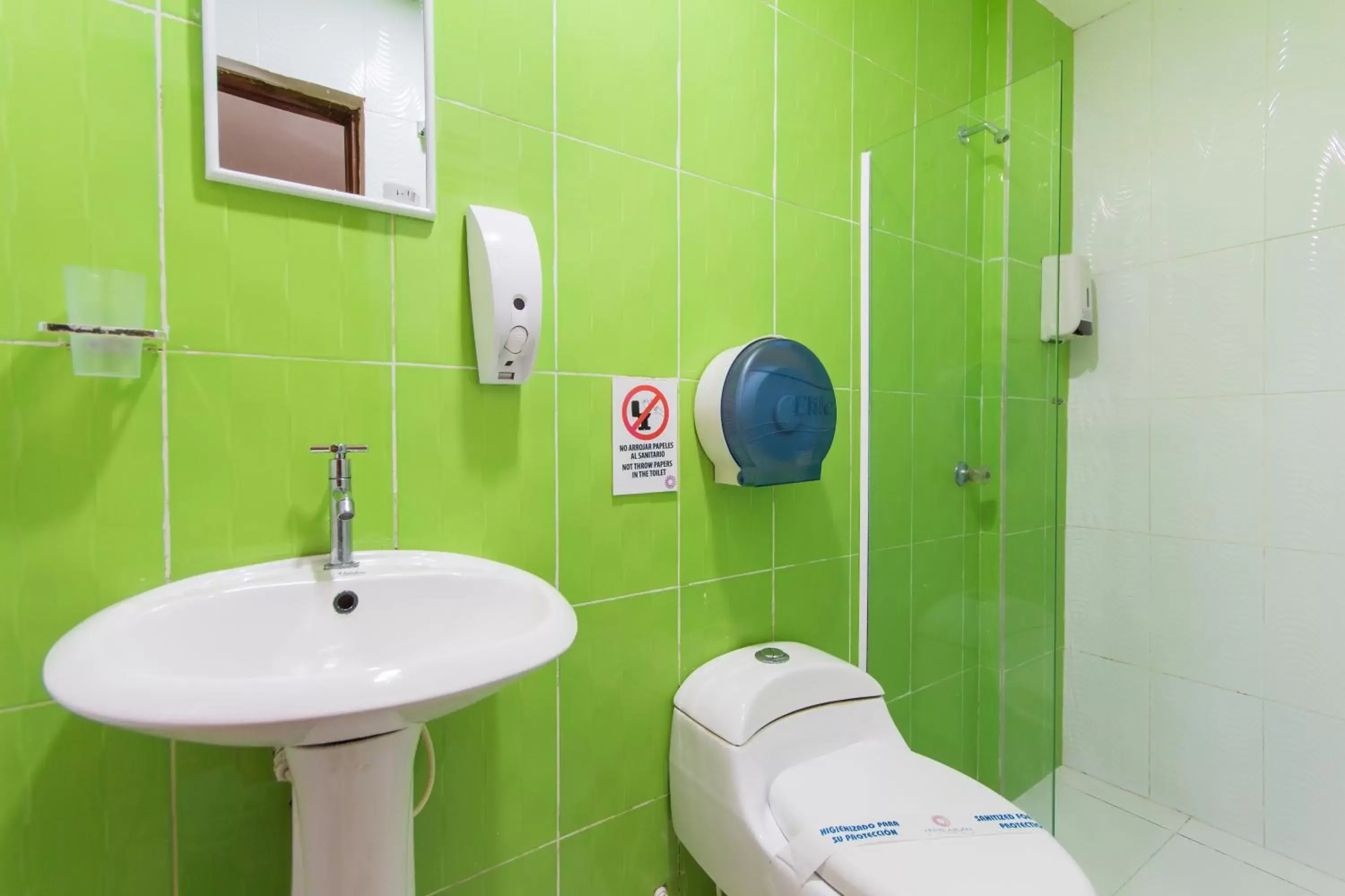 Bathroom in Azuán Suites Hotel By GEH Suites
