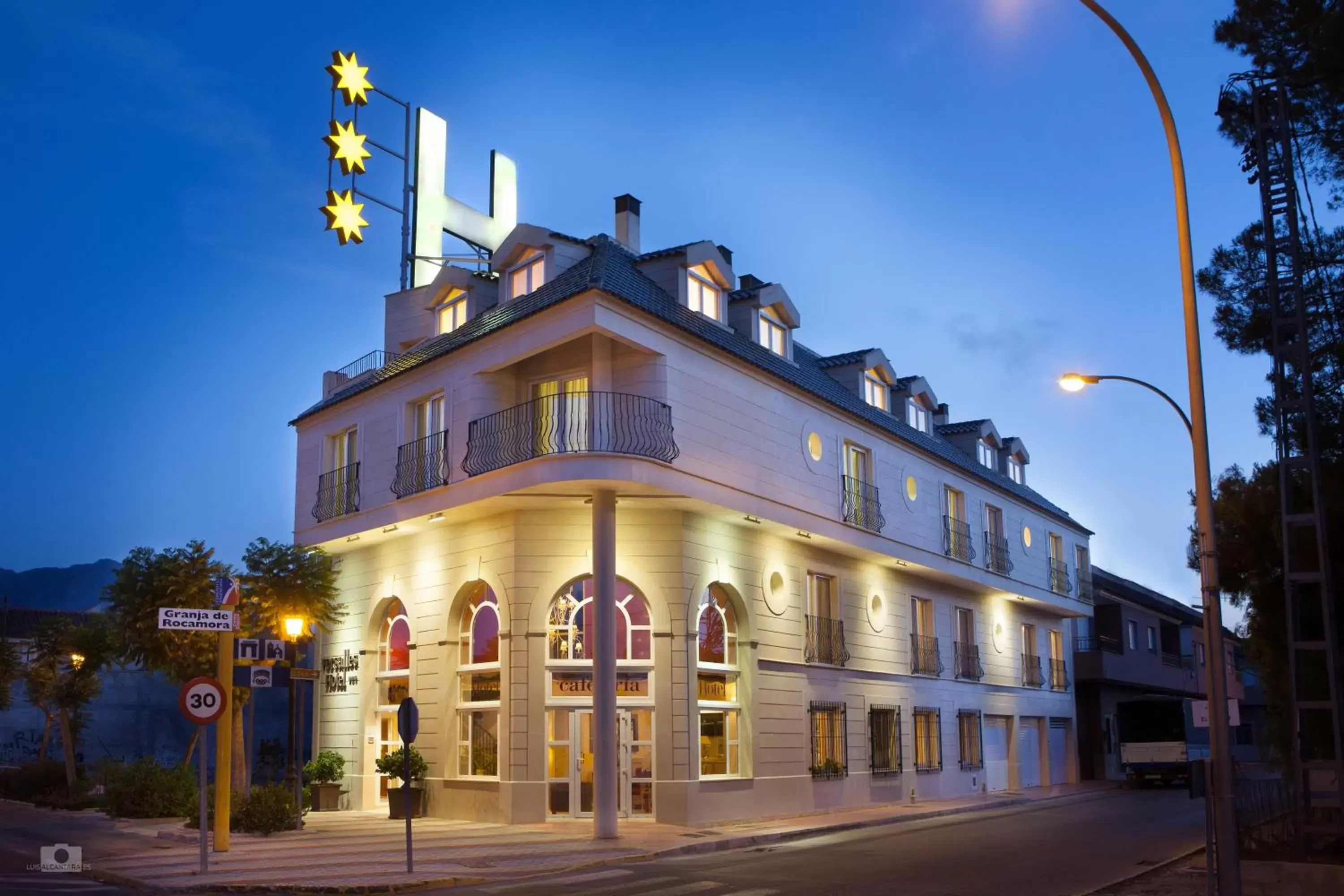 Facade/entrance, Property Building in Hotel Versalles
