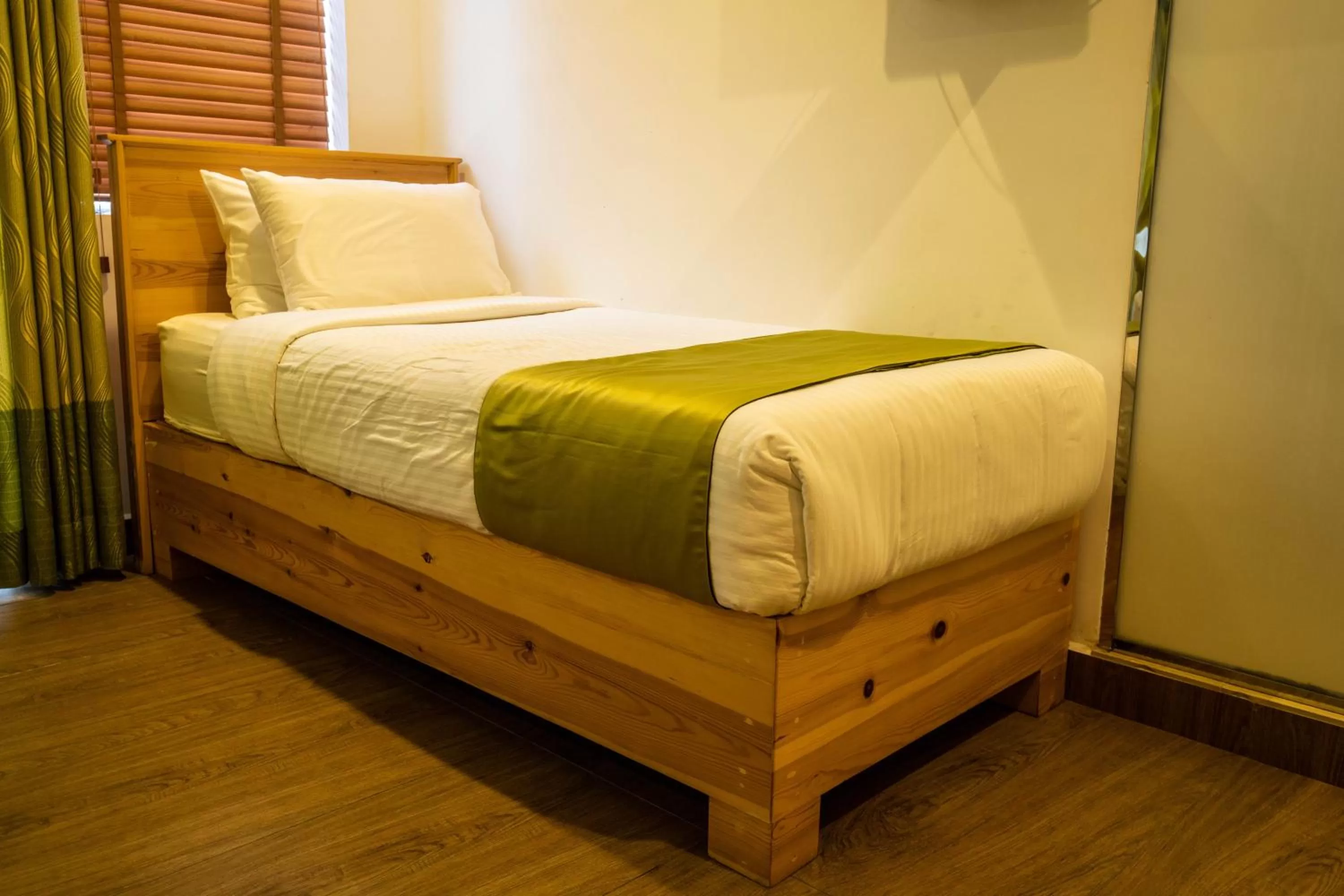 Bed in Hotel Ganthera Kandy