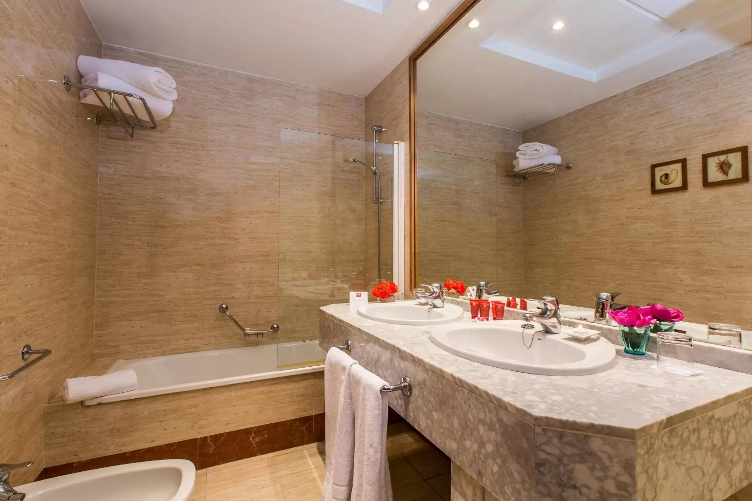 Bathroom in Leonardo Hotel Granada