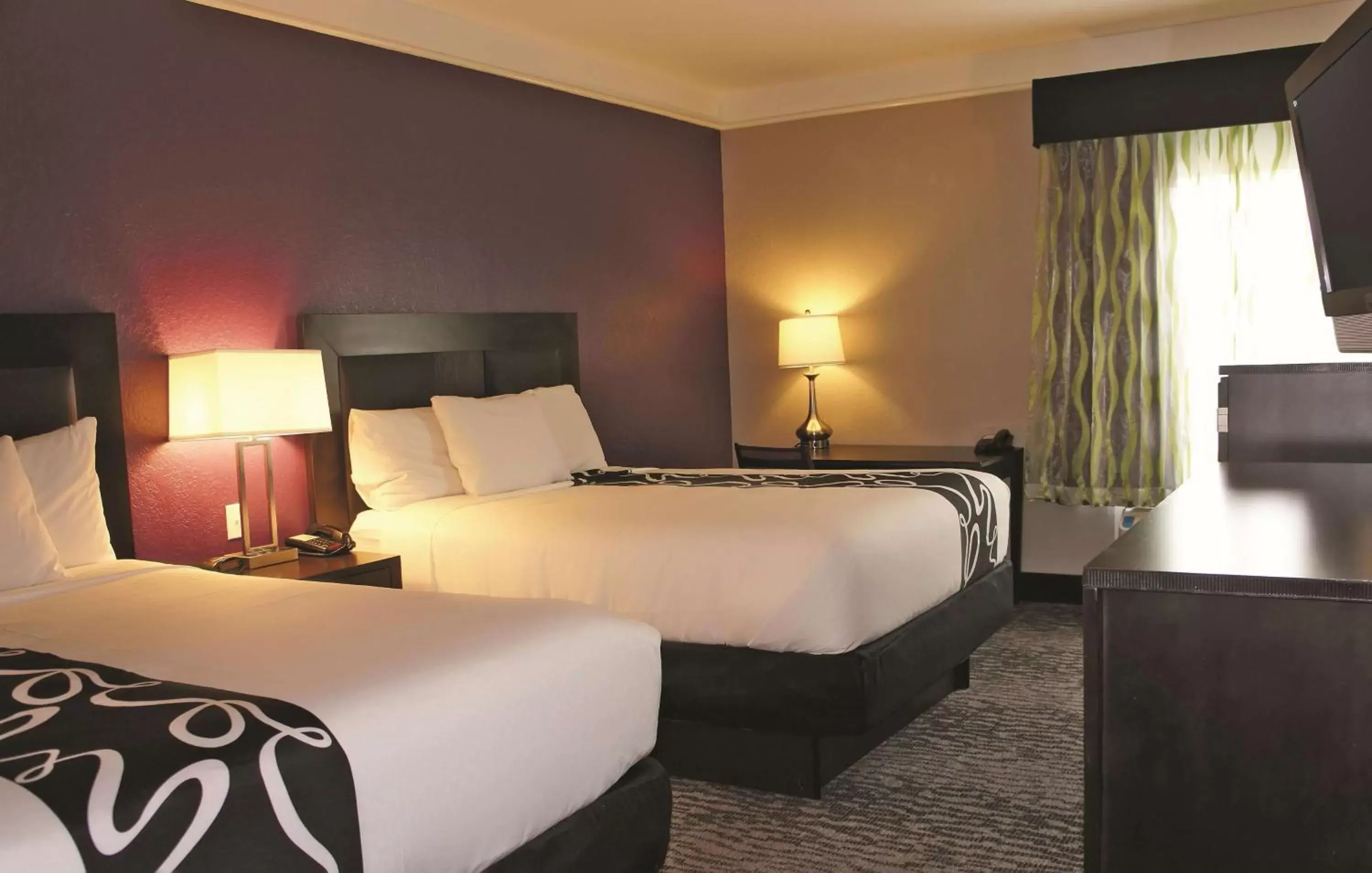 Photo of the whole room, Bed in La Quinta by Wyndham Pearland Photo of the whole room, Bed in La Quinta by Wyndham Pearland