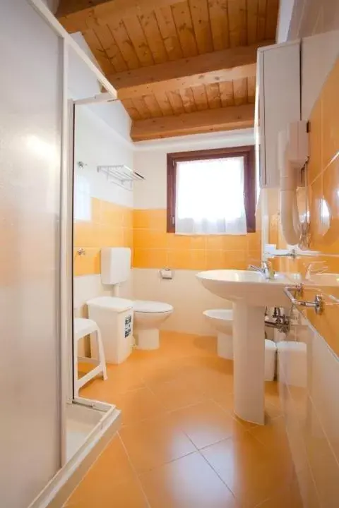 Shower, Bathroom in Villaggio dei Fiori Apart- Hotel 3 Stars - Family Resort