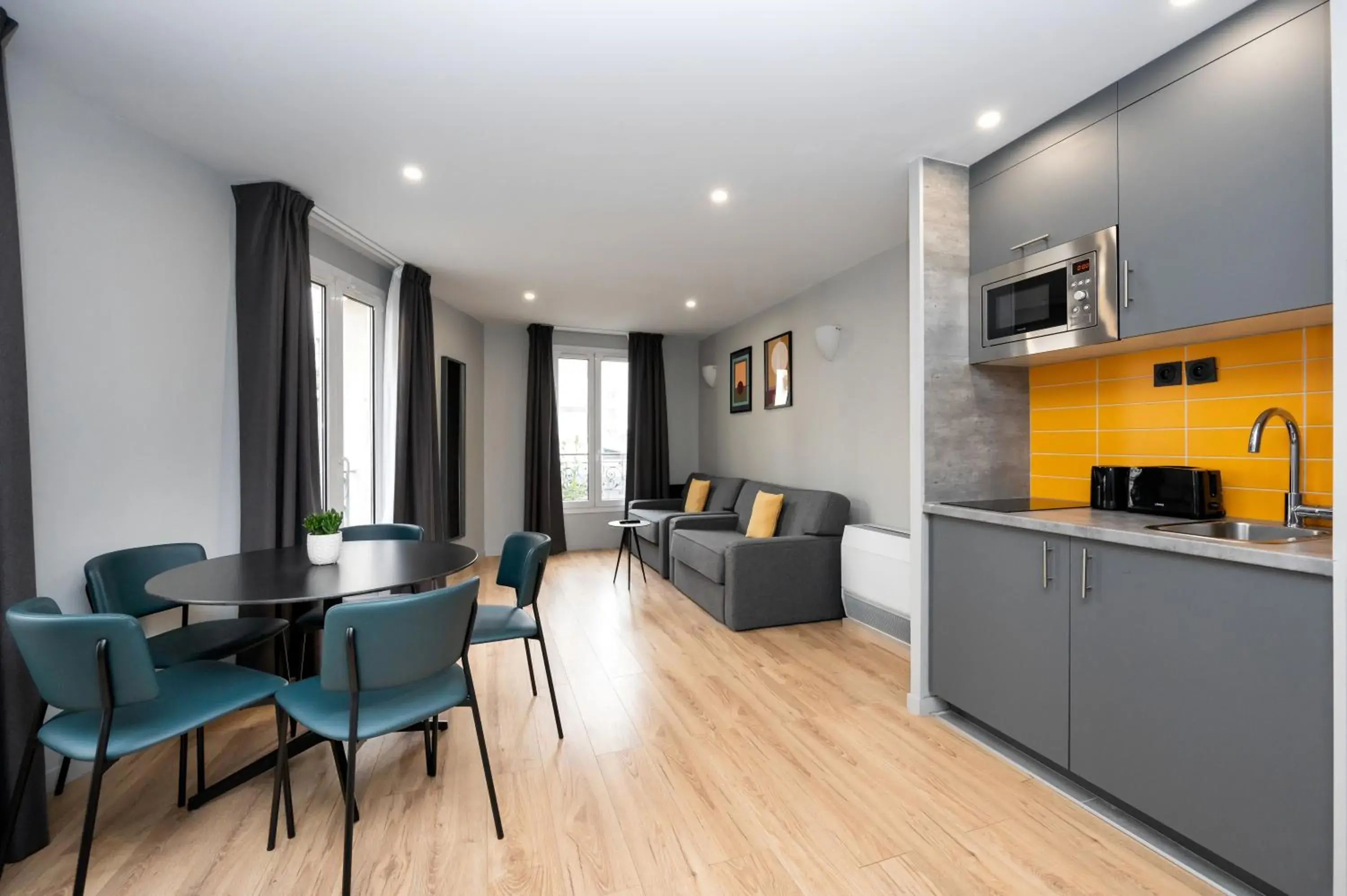 Living room, Kitchen/Kitchenette in Staycity Aparthotels Gare de lEst