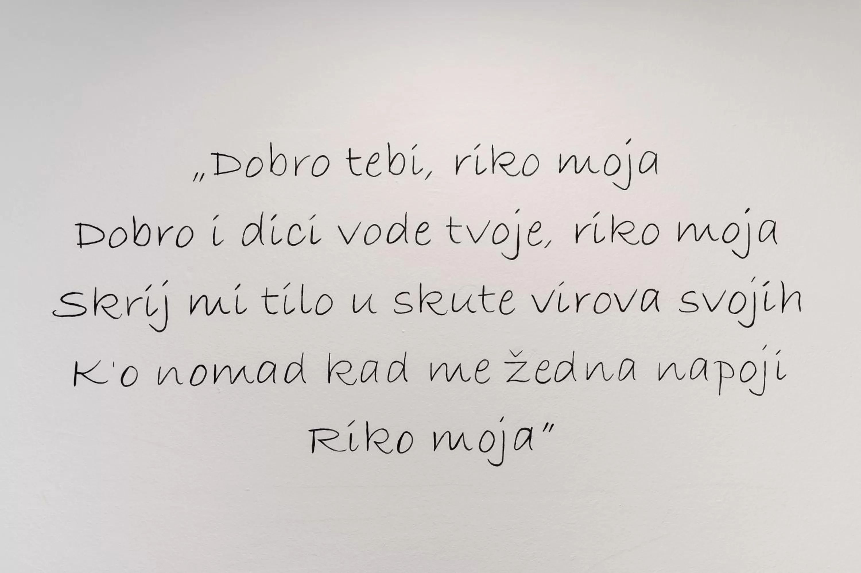 Text overlay in Boutique rooms Kican