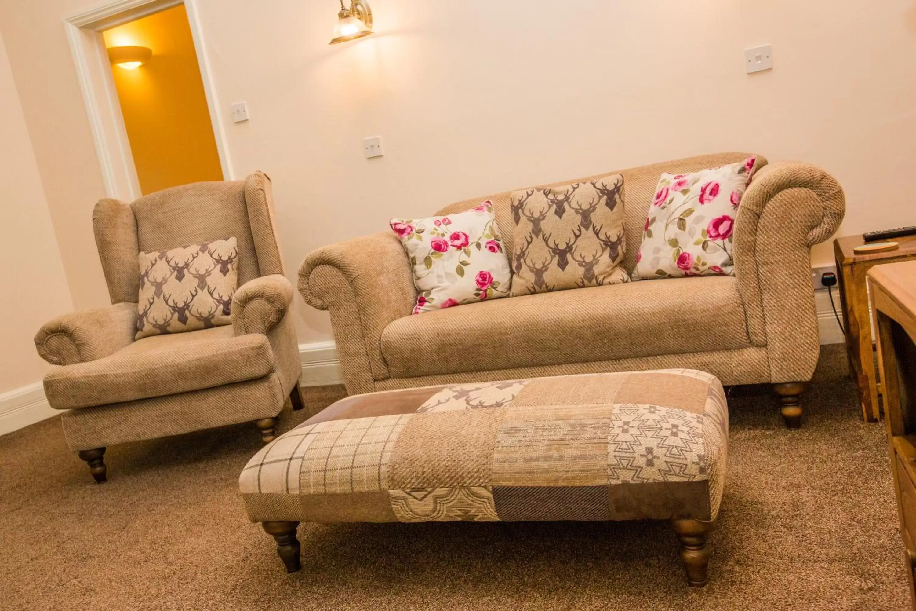 Living room, Seating Area in The Red Lion Hotel