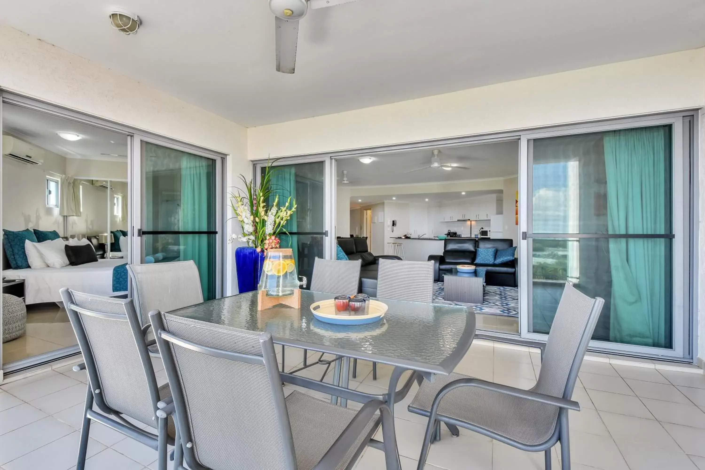 Balcony/Terrace, Dining Area in Argus Apartments Darwin