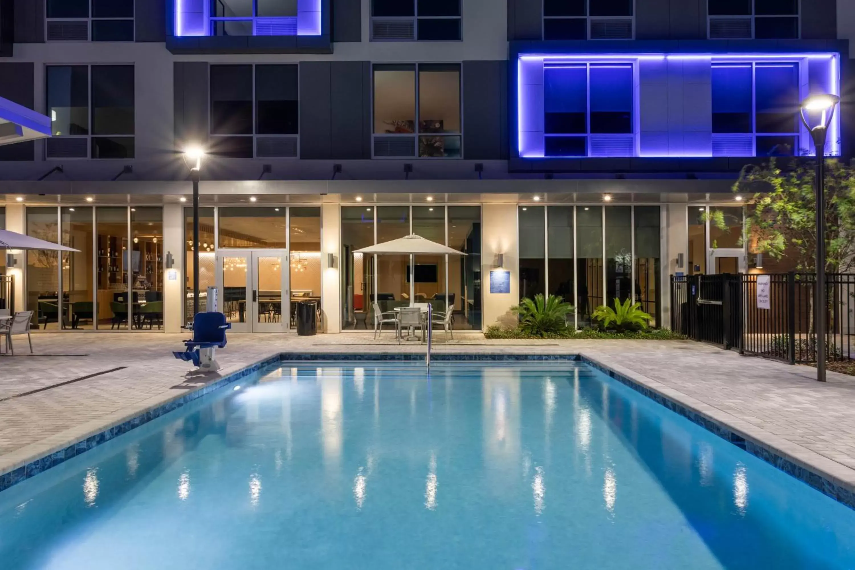 Pool view, Swimming Pool in TRYP by Wyndham Orlando
