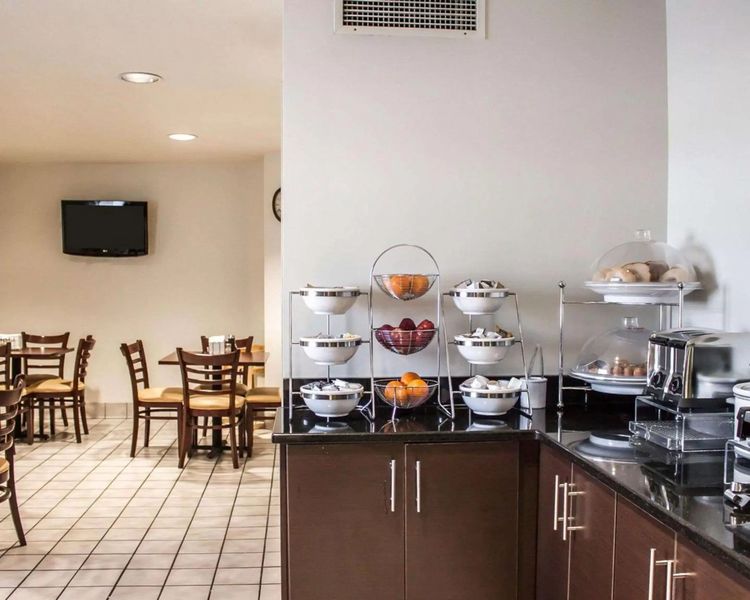 Restaurant/Places to Eat in Sleep Inn - Nampa