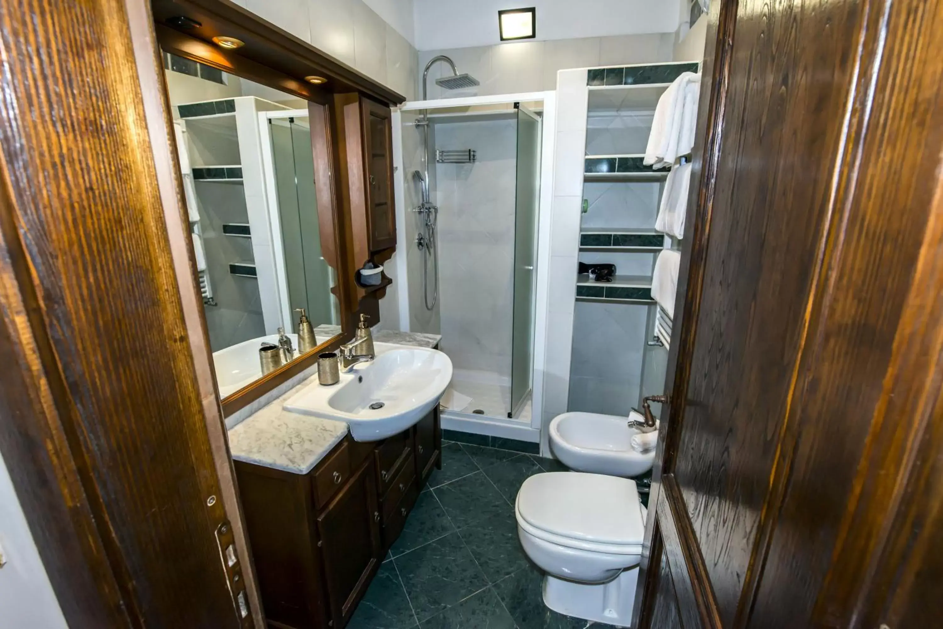 Shower, Bathroom in Residenze Romanae - Vicolo dell'Aquila