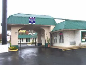 Property building in Knights Inn Hurricane Mills