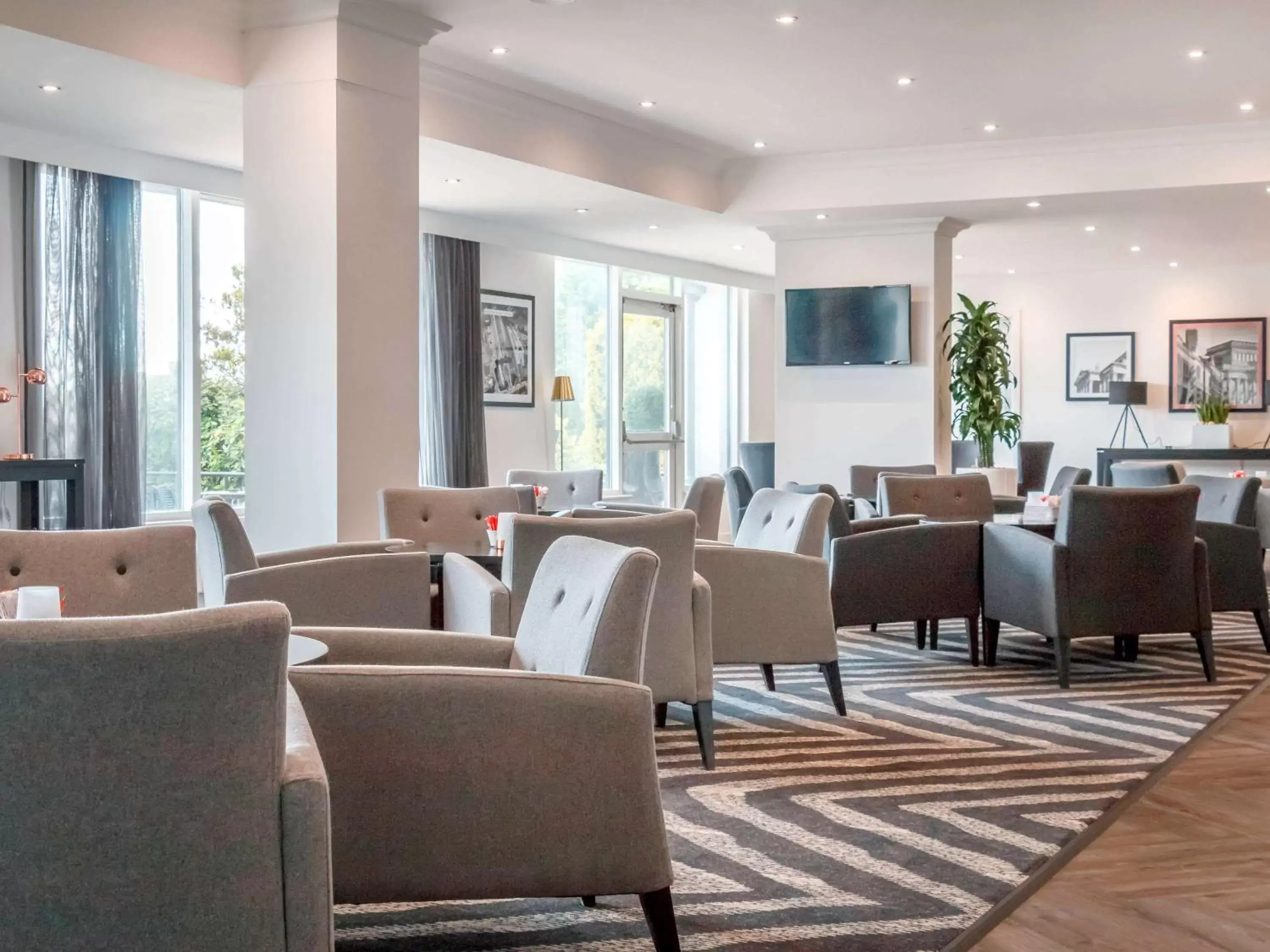 Lounge or bar, Restaurant/Places to Eat in Samlesbury Hotel
