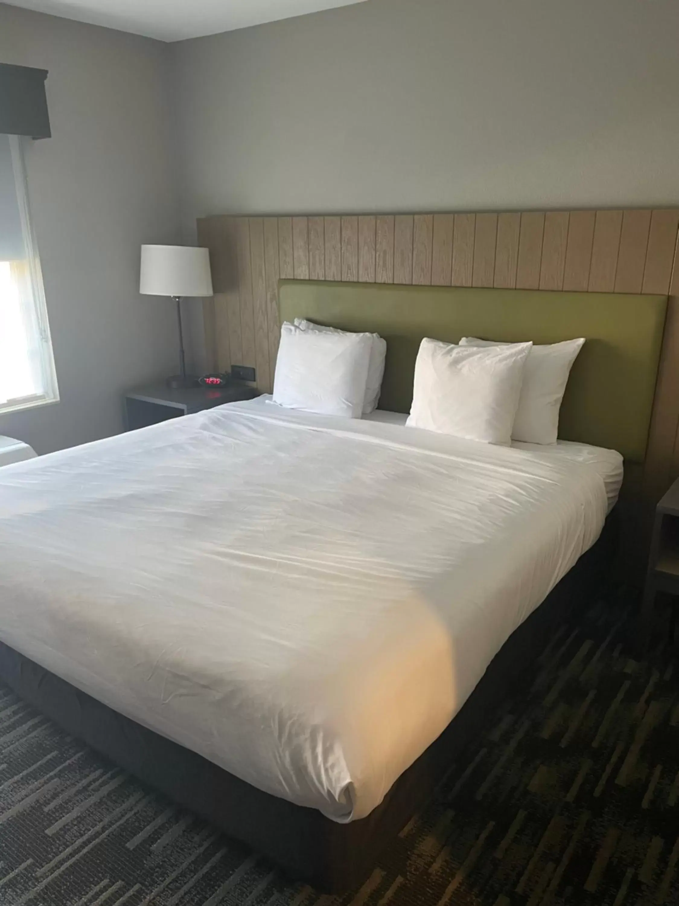 Bed in Country Inn & Suites by Radisson, Madison, WI