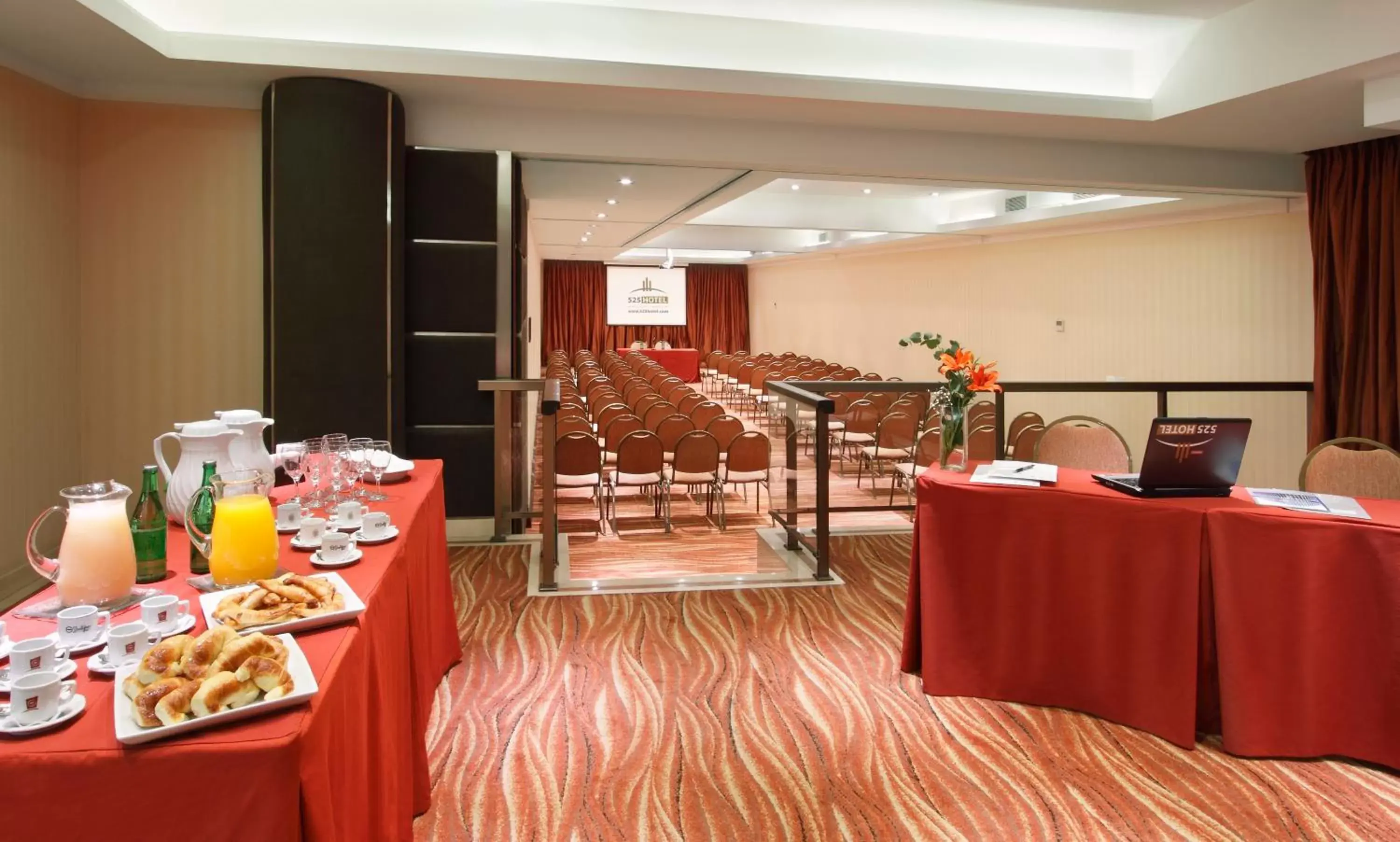 Meeting/conference room, Restaurant/Places to Eat in Hotel Sheltown