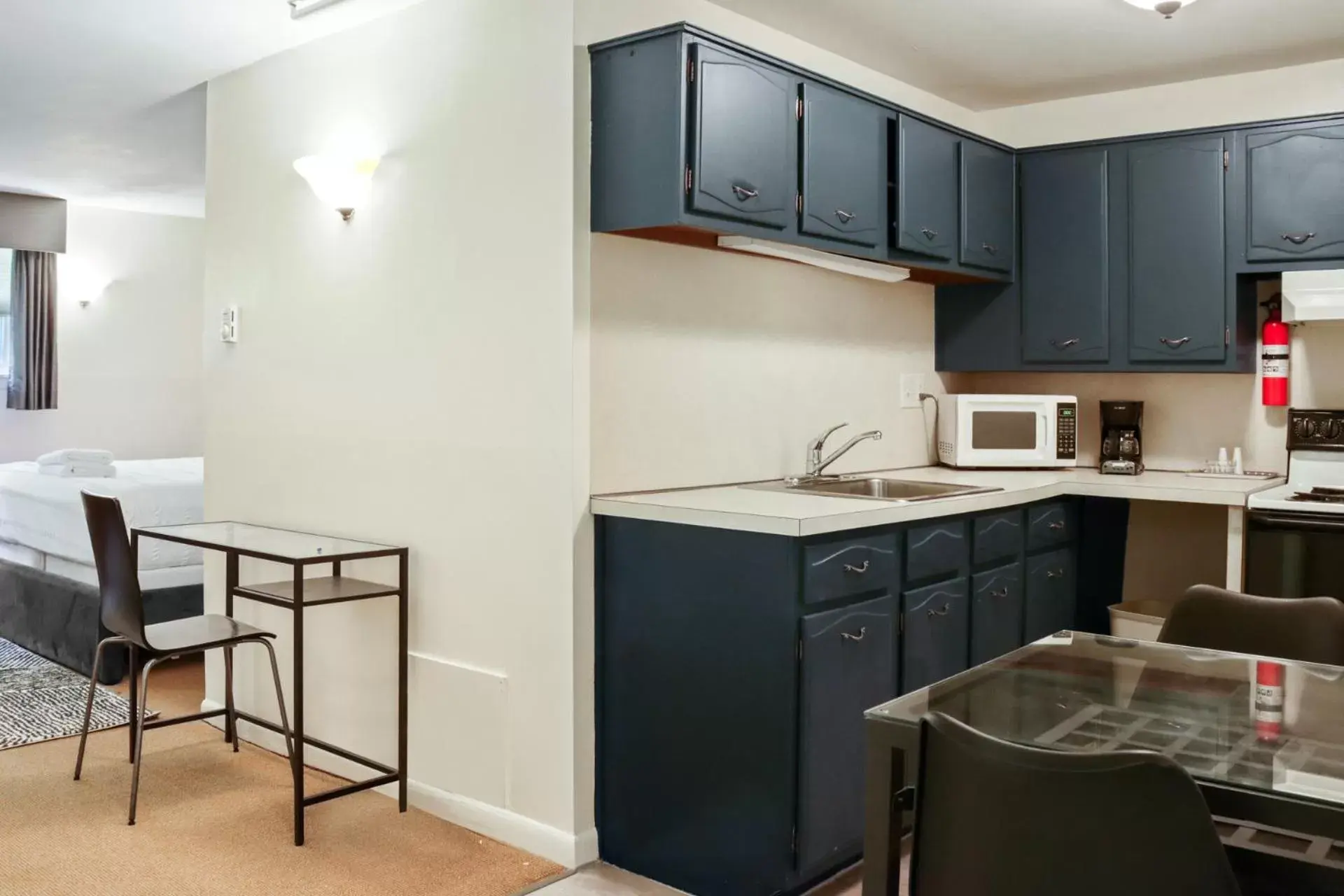 Kitchen or kitchenette, Kitchen/Kitchenette in The Beverly