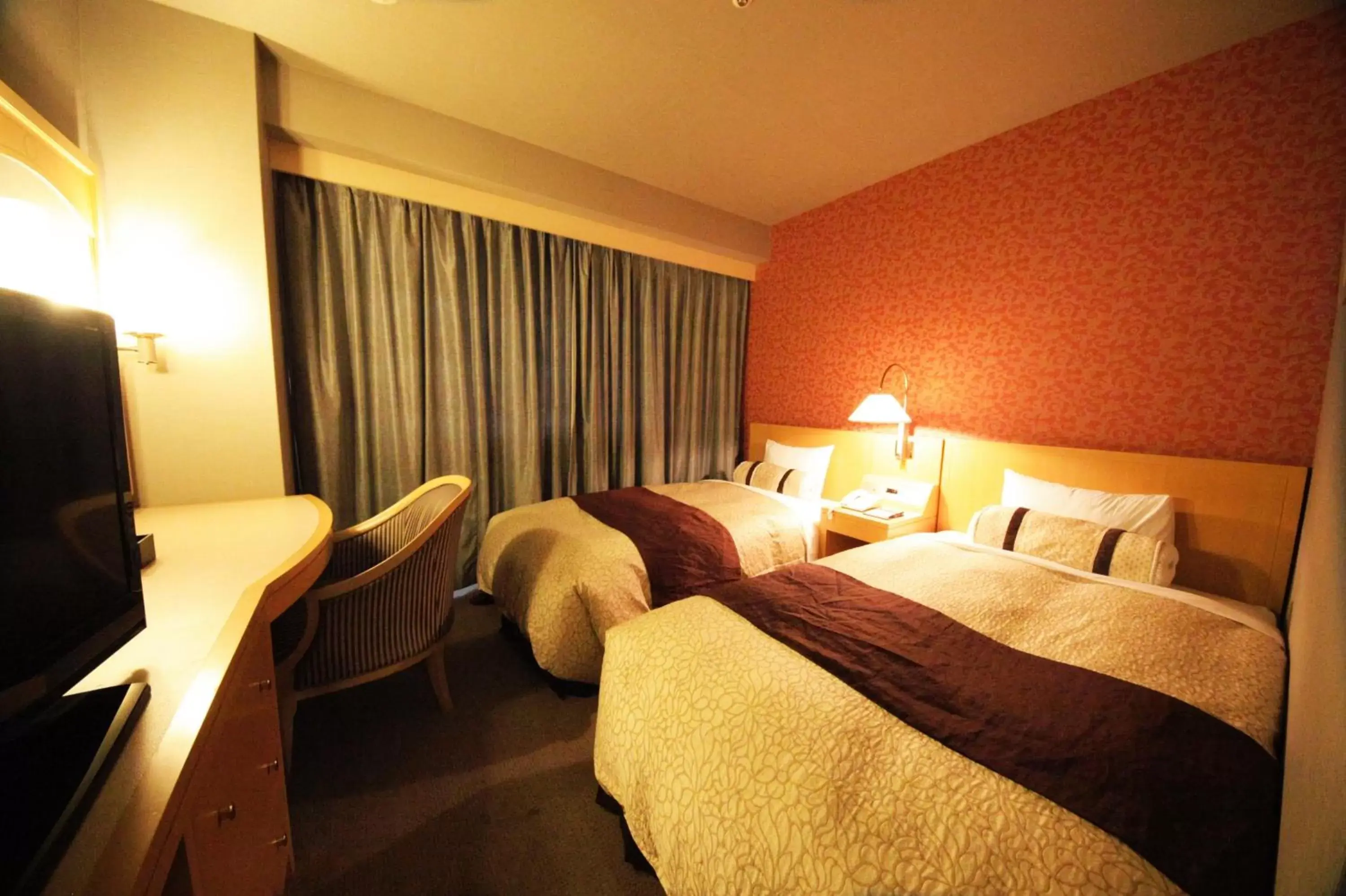 Photo of the whole room, Bed in Numazu River Side Hotel