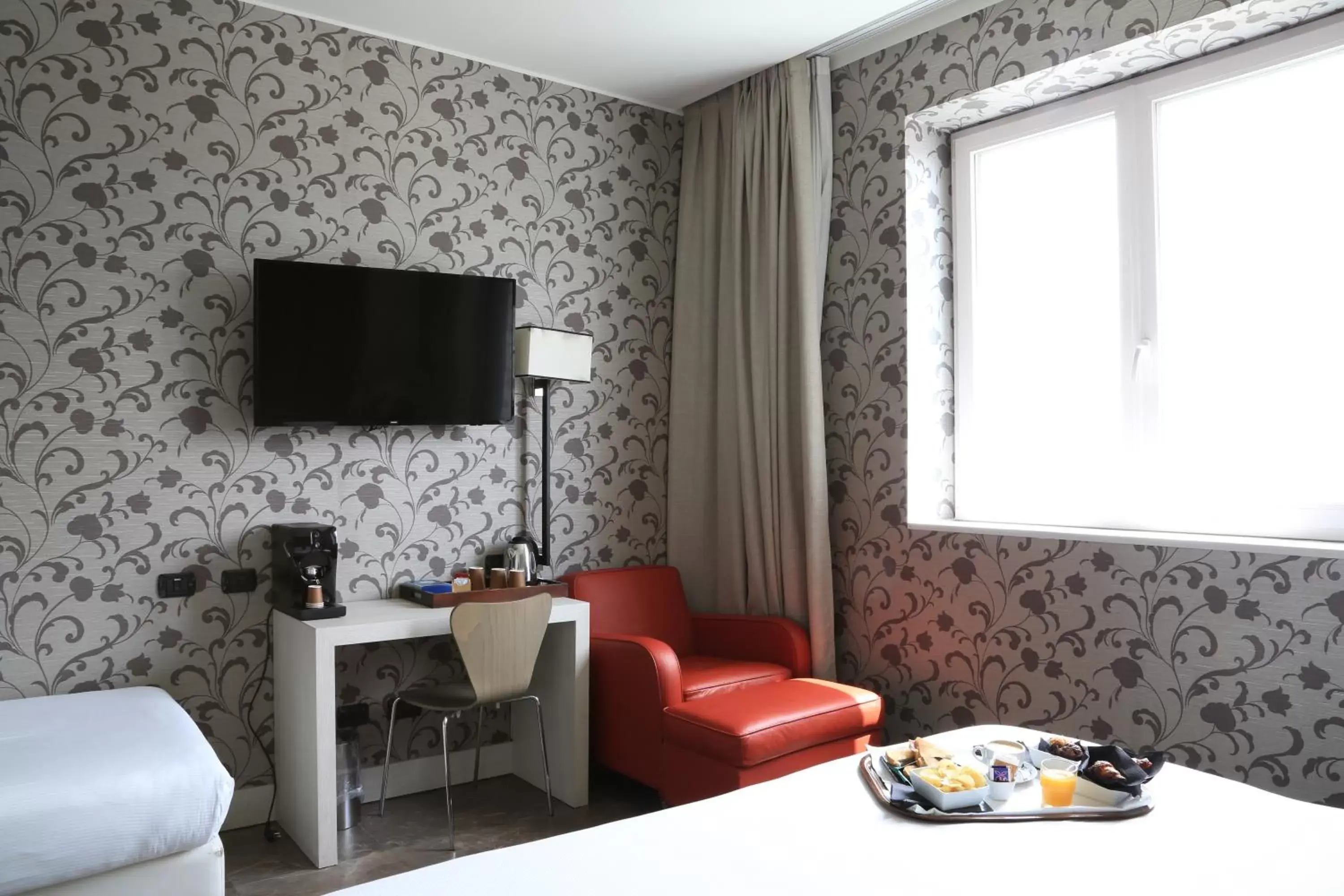 Bedroom, TV/Entertainment Center in Klima Hotel Milano Fiere