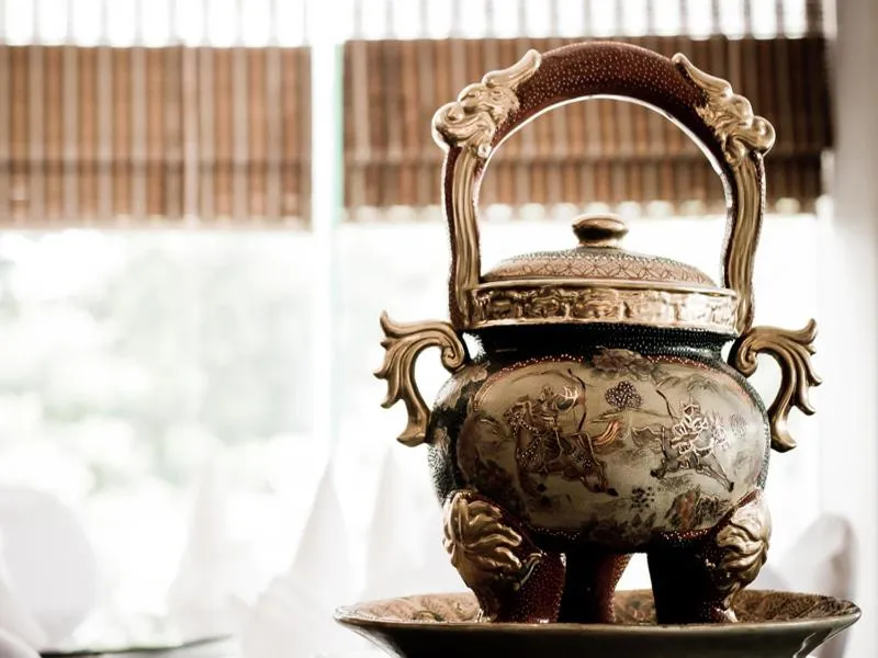 Decorative detail in Laithong Hotel