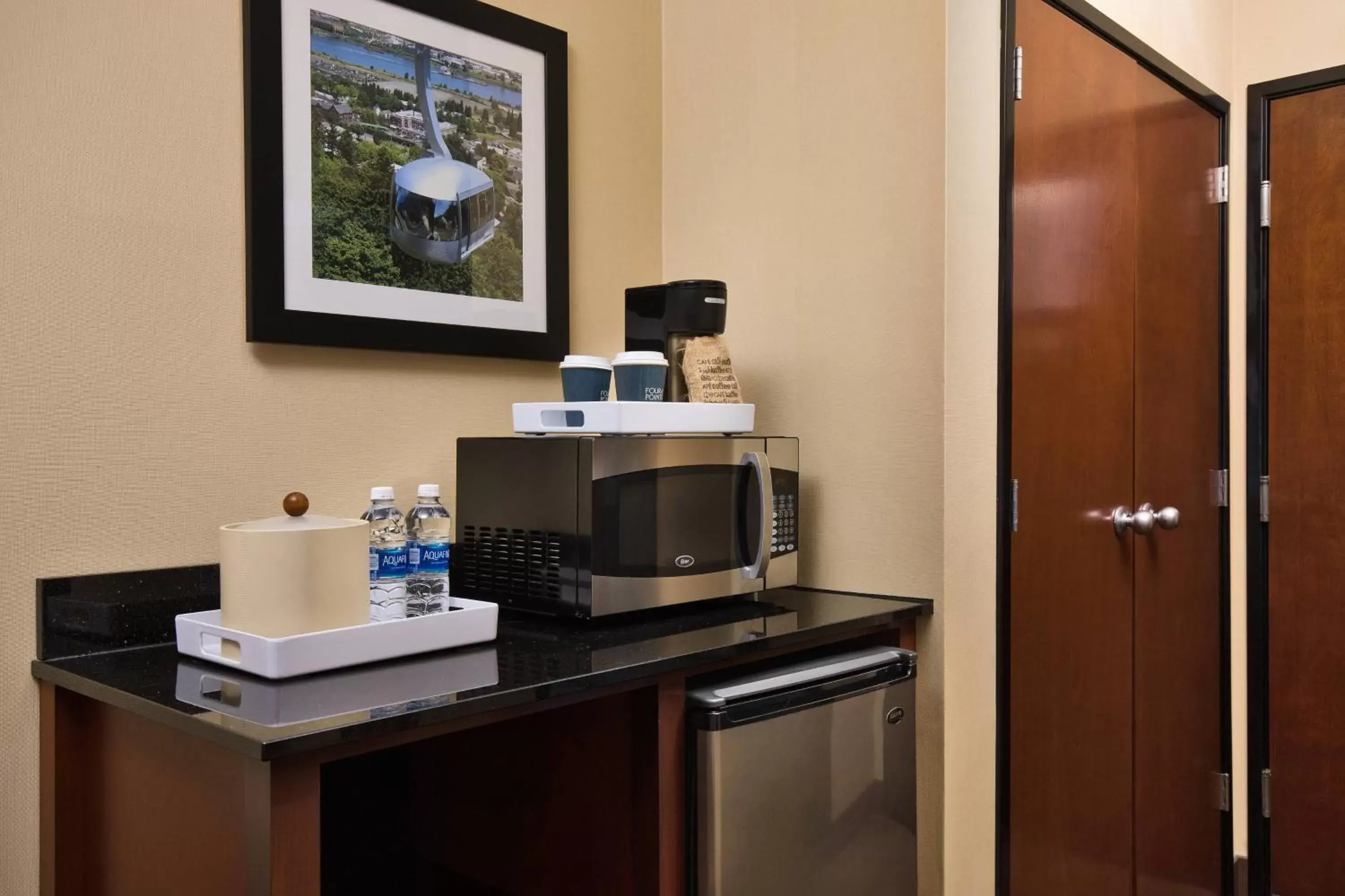 Photo of the whole room in Four Points by Sheraton Portland East