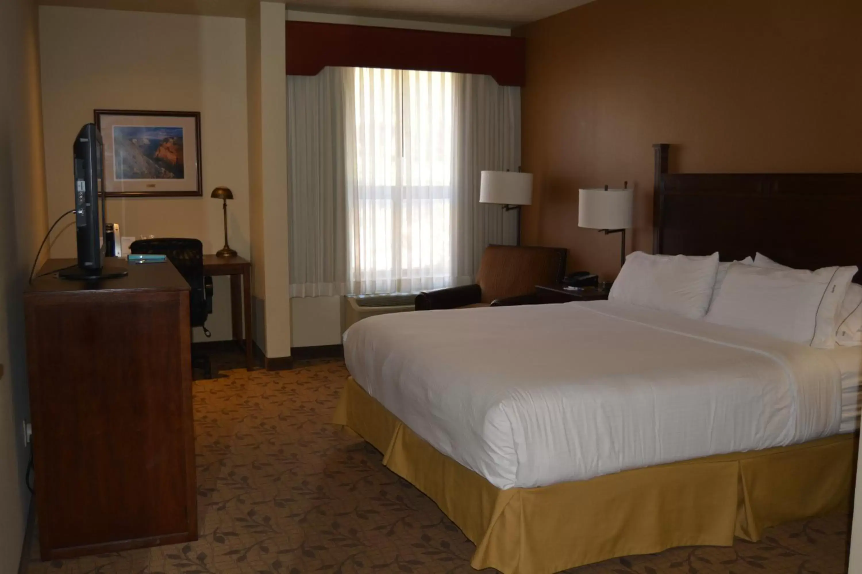 Photo of the whole room, Bed in Holiday Inn Express Springdale - Zion National Park Area, an IHG Hotel
