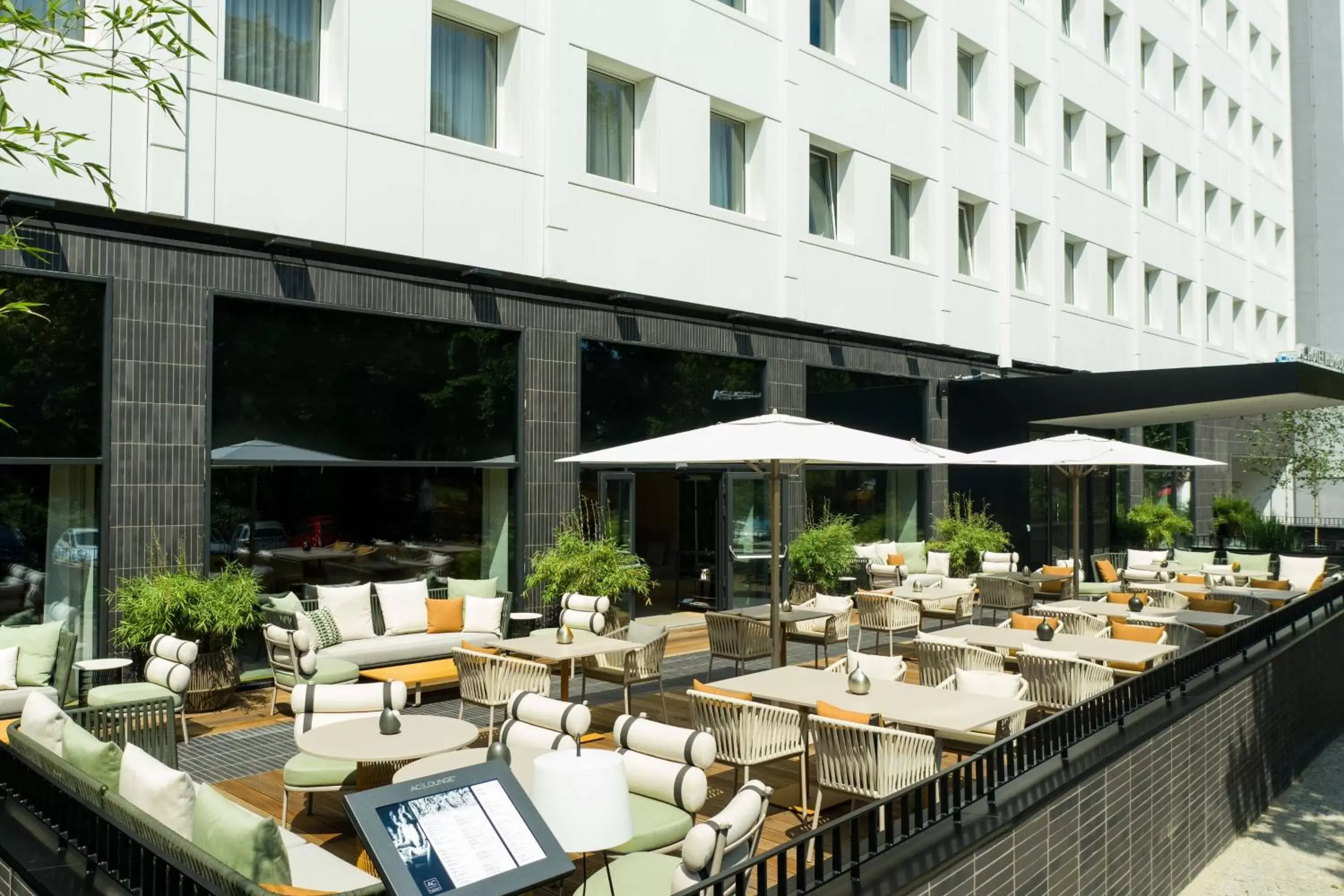 Lounge or bar, Restaurant/Places to Eat in AC Hotel by Marriott Berlin Humboldthain Park