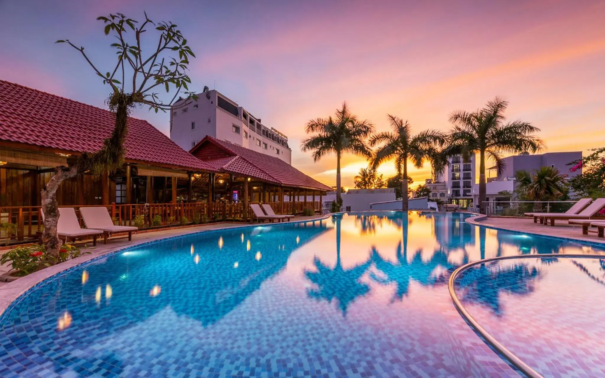 Swimming pool in Suncosy Central Resort