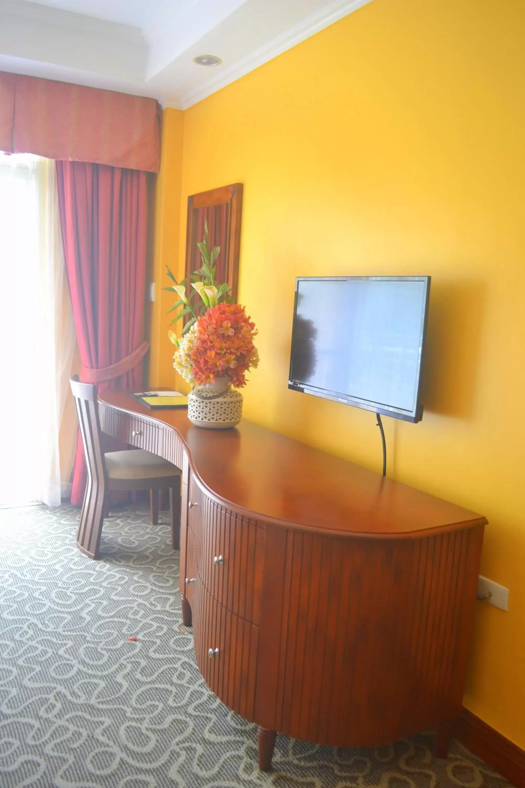 Day, TV/Entertainment Center in Hotel Elizabeth - Baguio